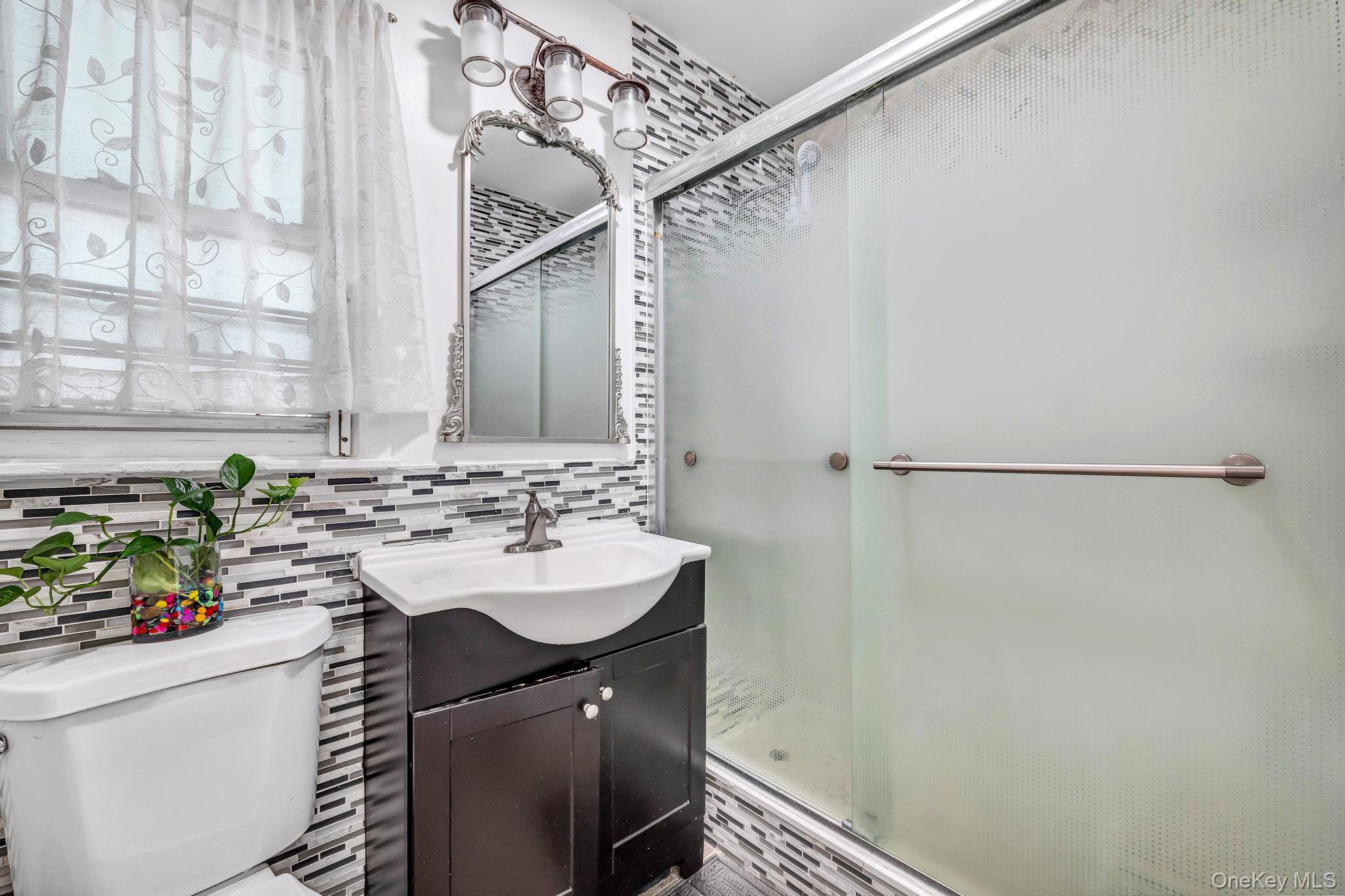 Single Family Hering Avenue Bronx, NY 10461, MLS-1019989-19