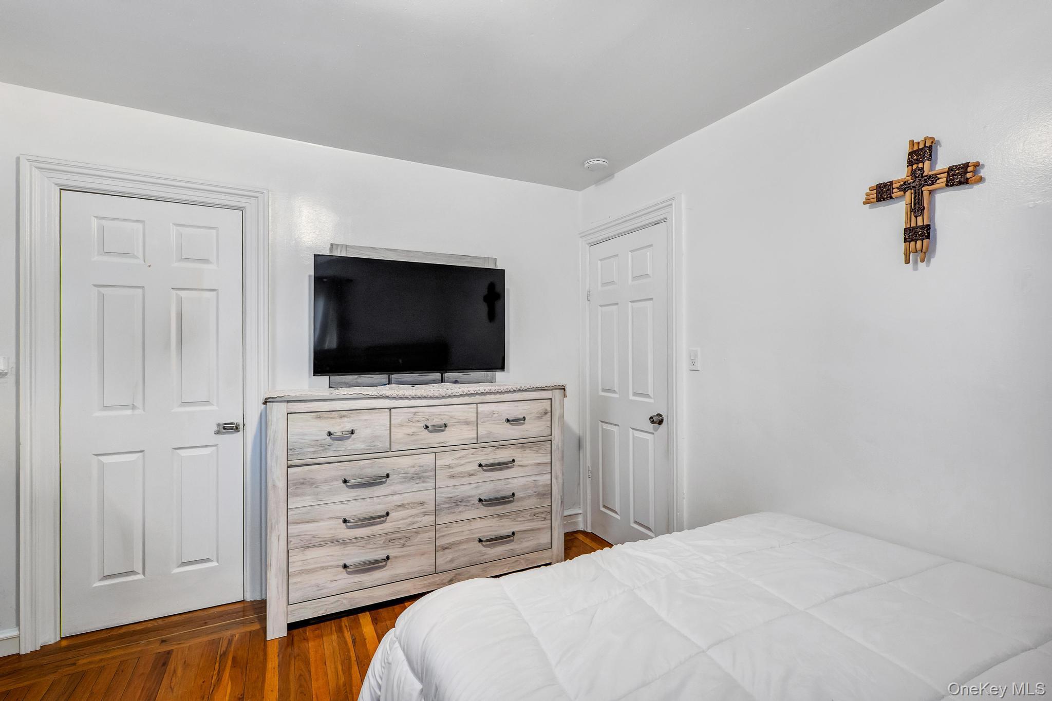 Single Family Hering Avenue Bronx, NY 10461, MLS-1019989-24