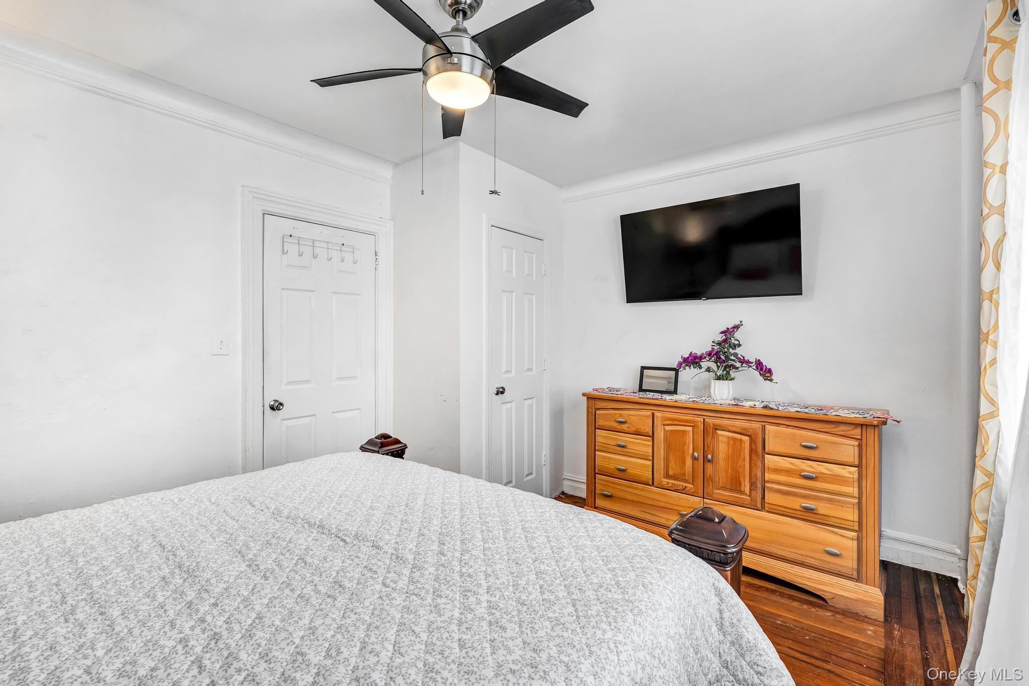 Single Family Hering Avenue Bronx, NY 10461, MLS-1019989-25