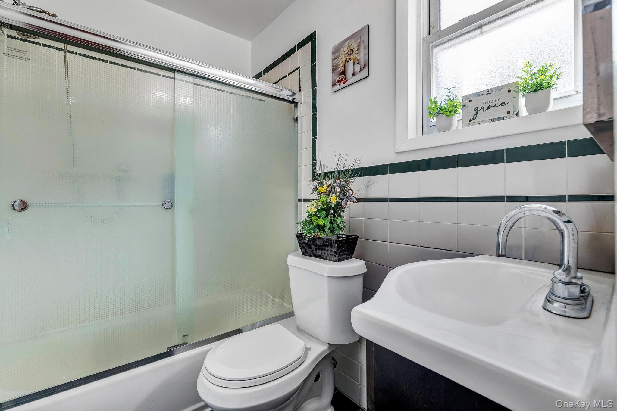 Single Family Hering Avenue Bronx, NY 10461, MLS-1019989-26