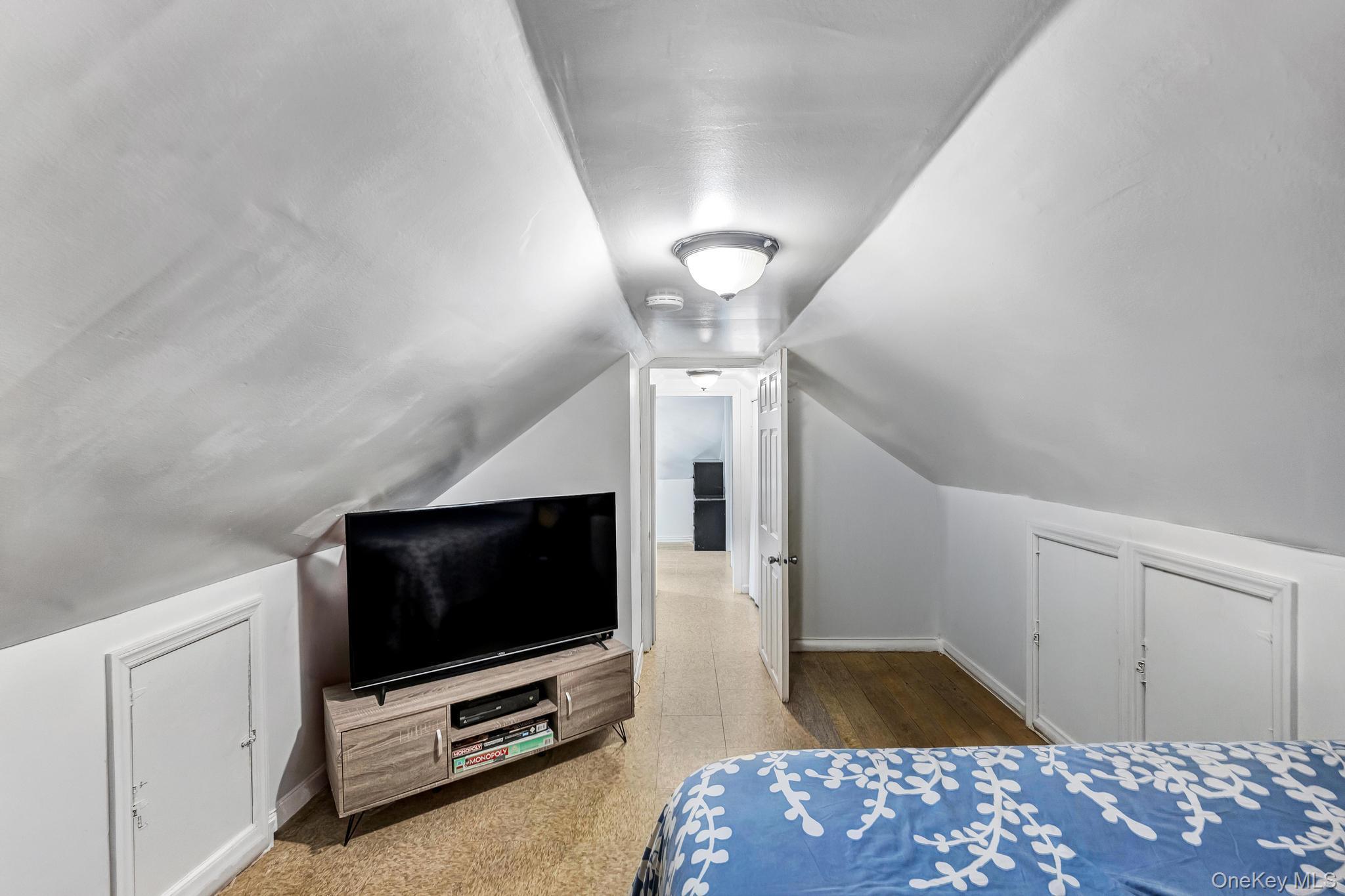 Single Family Hering Avenue Bronx, NY 10461, MLS-1019989-33
