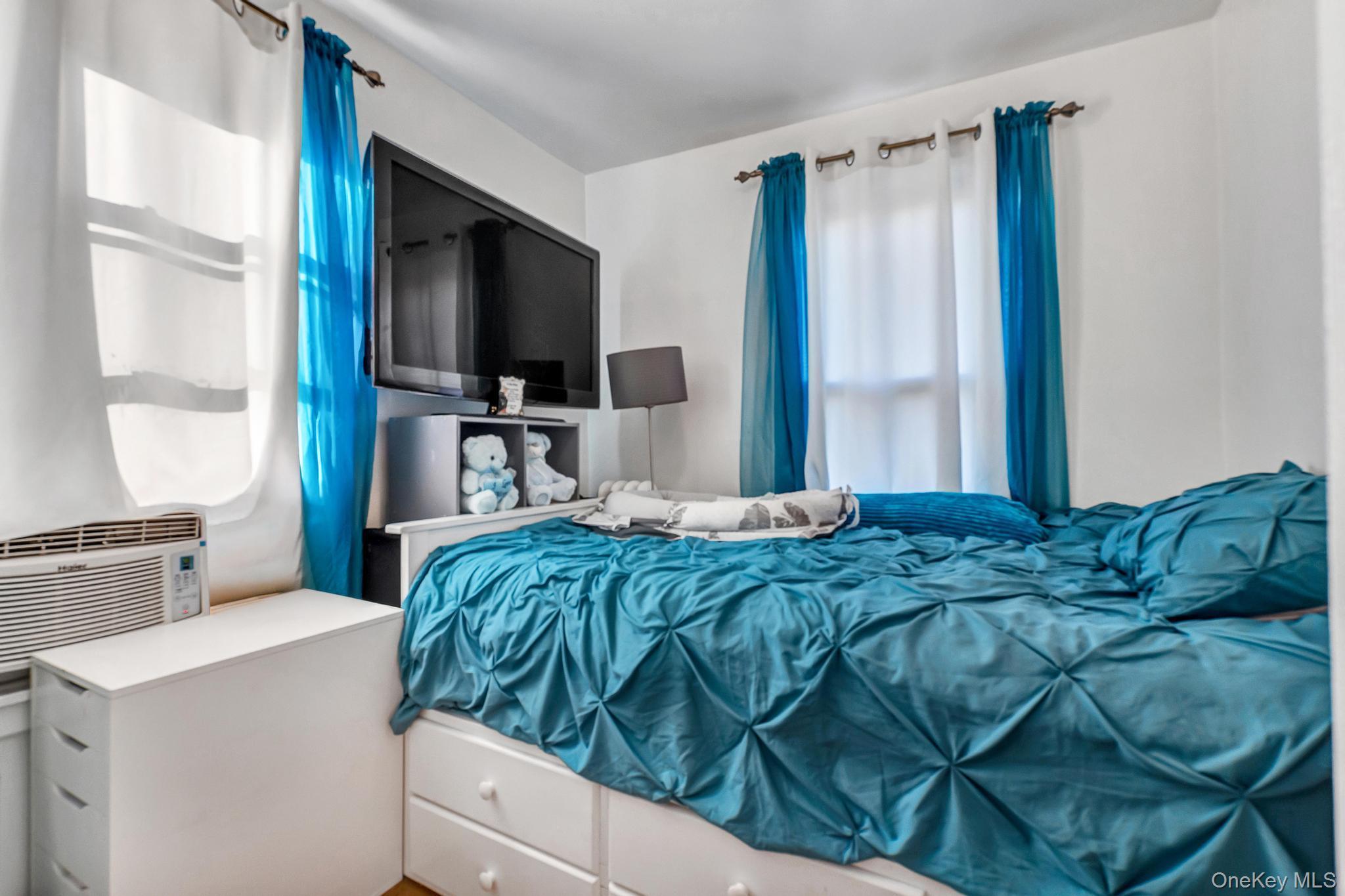 Single Family Hering Avenue Bronx, NY 10461, MLS-1019989-34