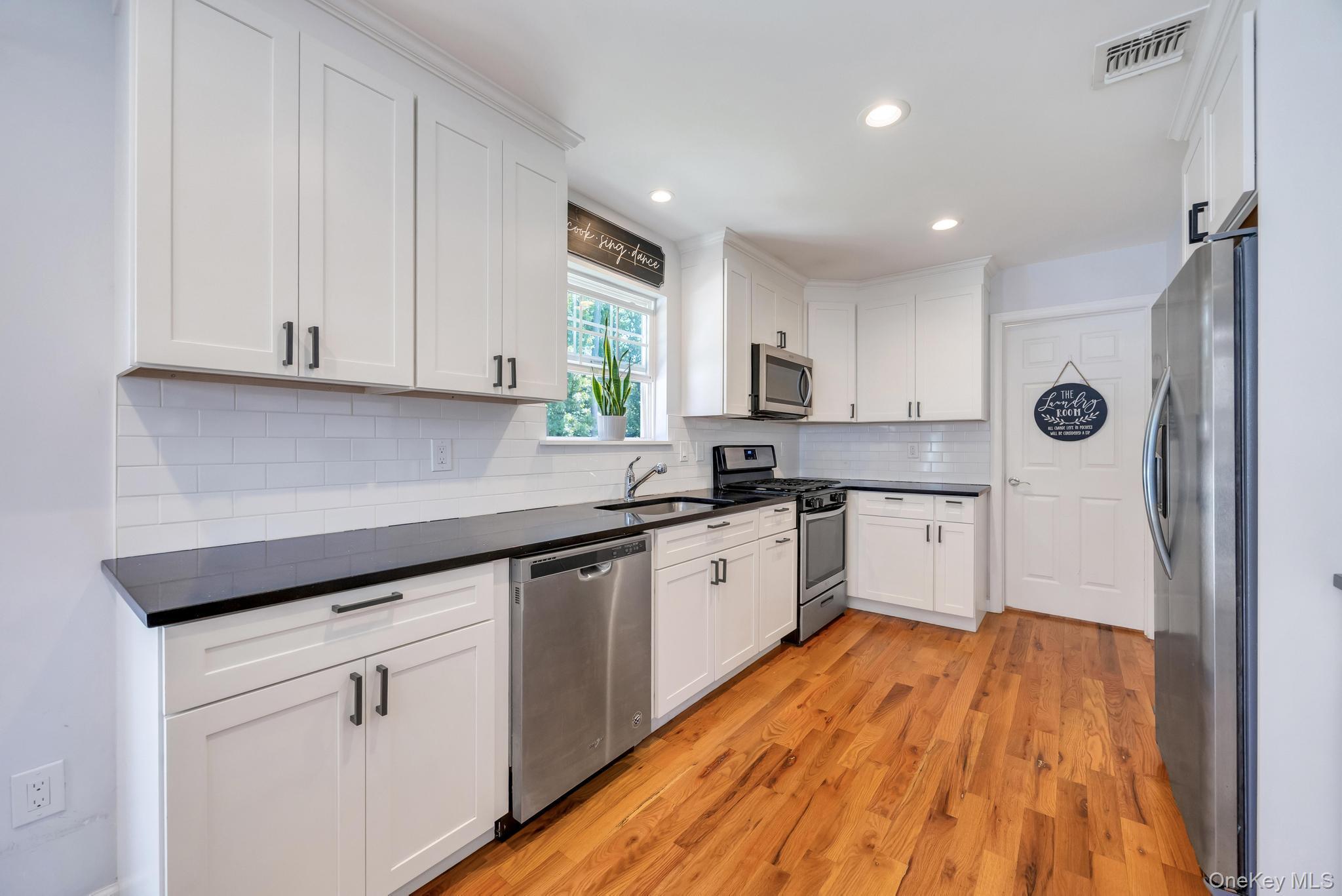 Single Family The Green Suffolk County, NY 11967, MLS-1019996-16