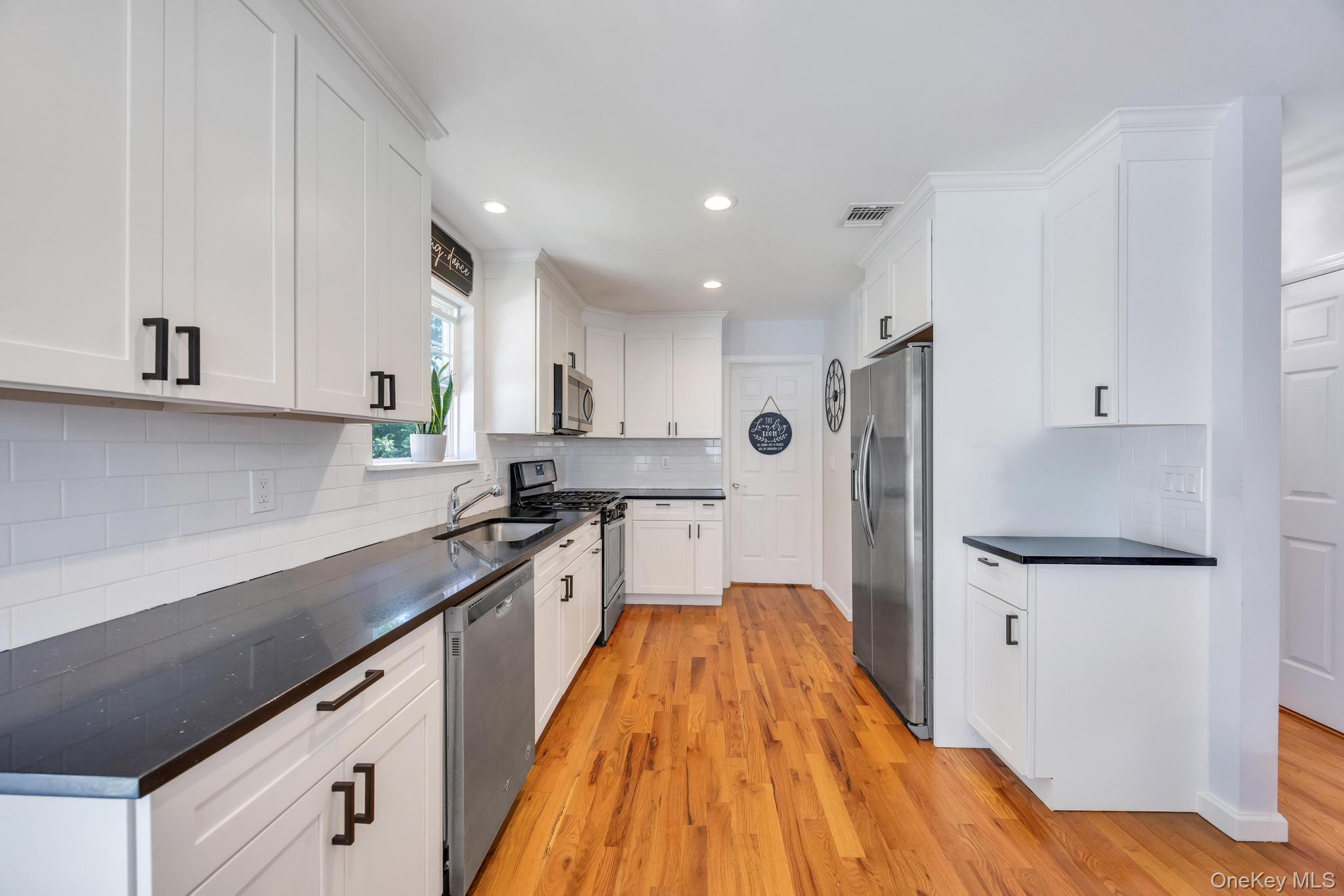 Single Family The Green Suffolk County, NY 11967, MLS-1019996-17