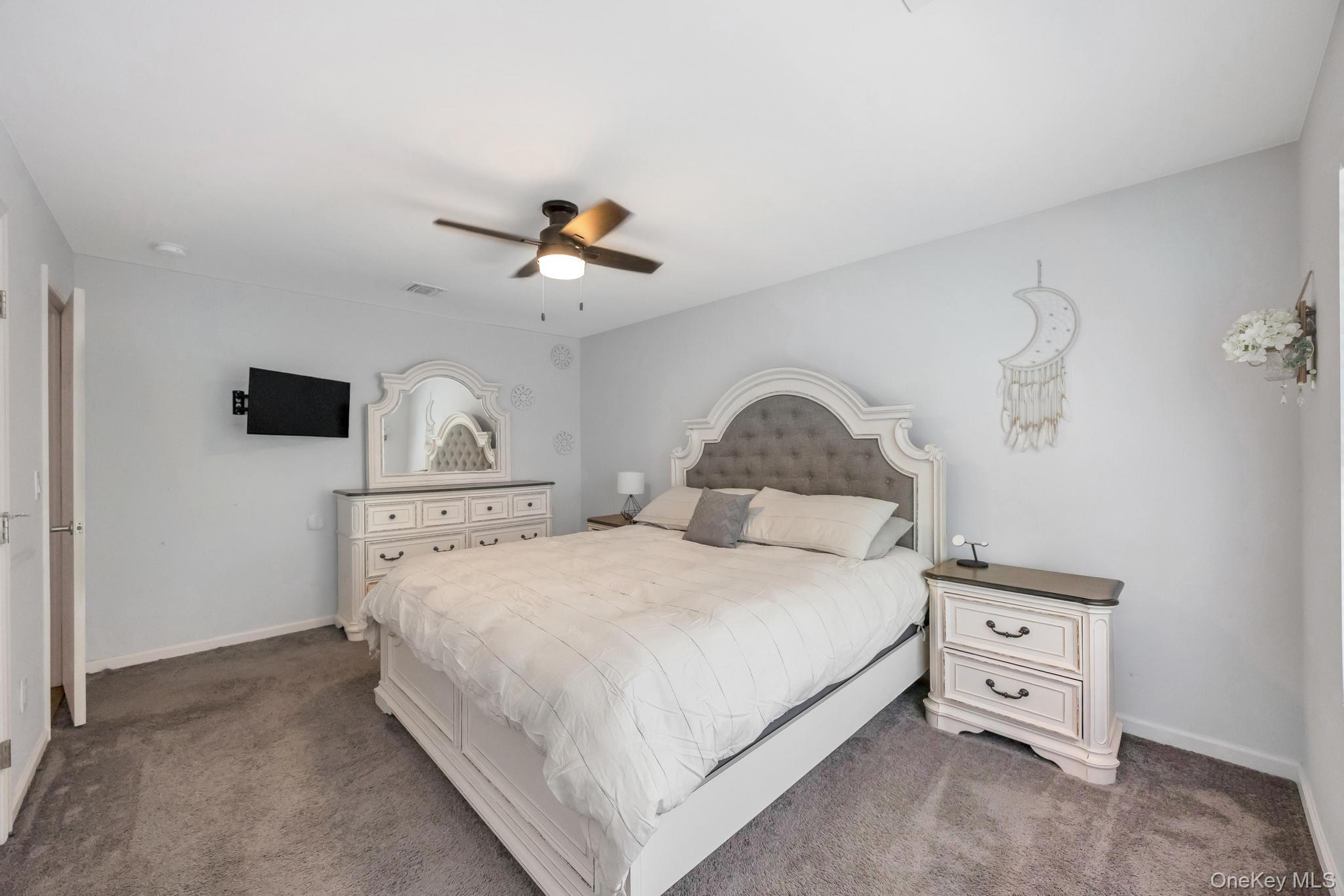 Single Family The Green Suffolk County, NY 11967, MLS-1019996-23