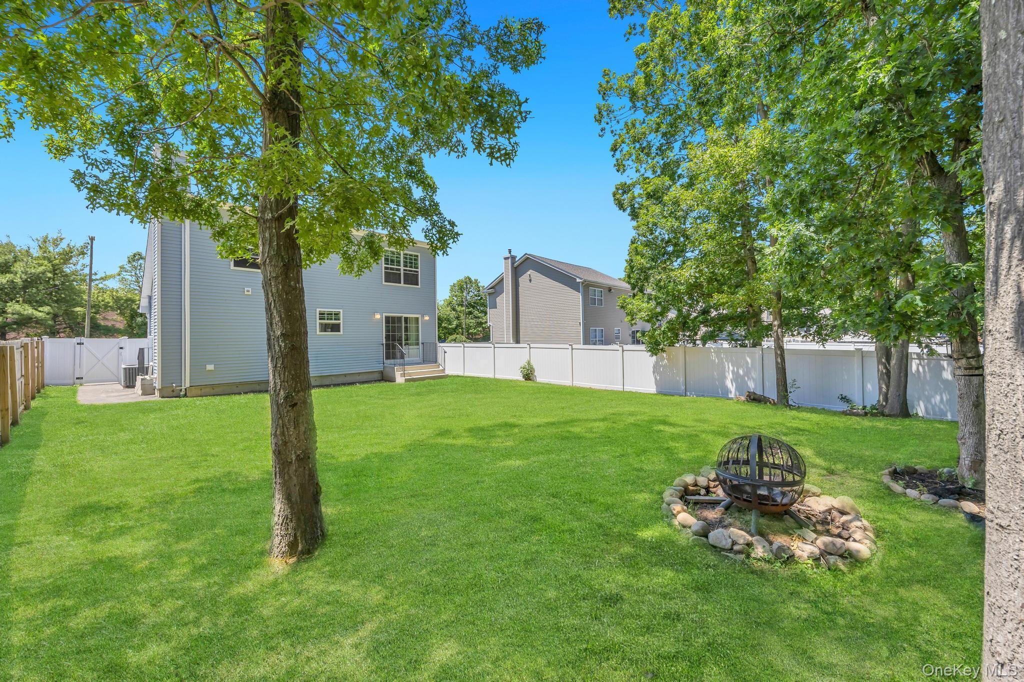 Single Family The Green Suffolk County, NY 11967, MLS-1019996-3