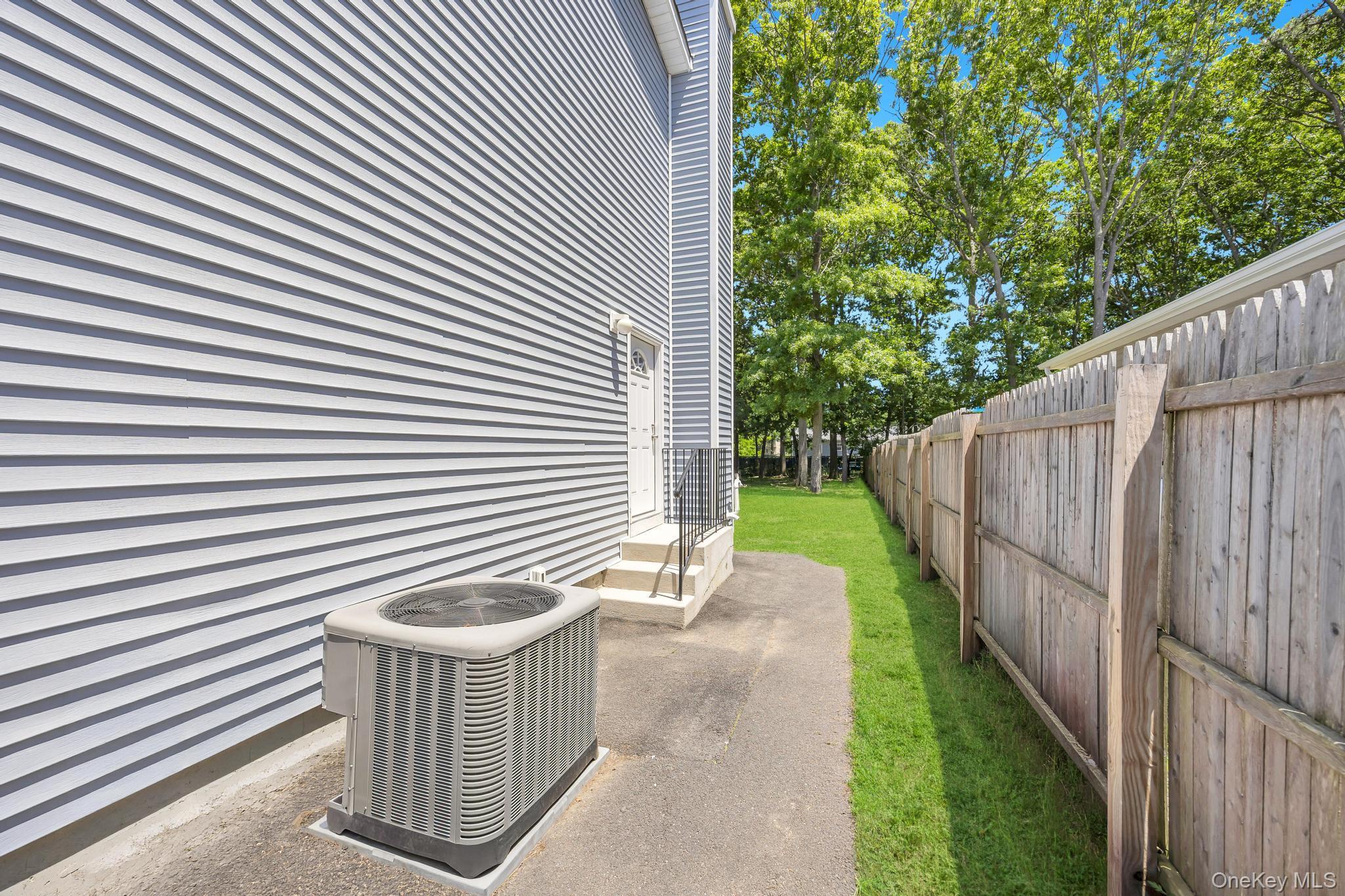 Single Family The Green Suffolk County, NY 11967, MLS-1019996-6