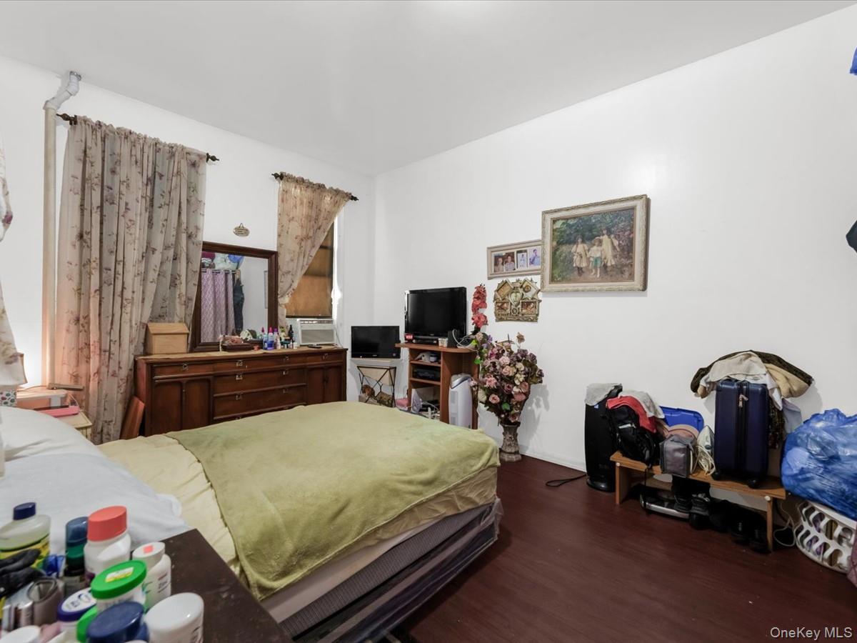 Single Family Lincoln Avenue Brooklyn, NY 11208, MLS-1020021-10