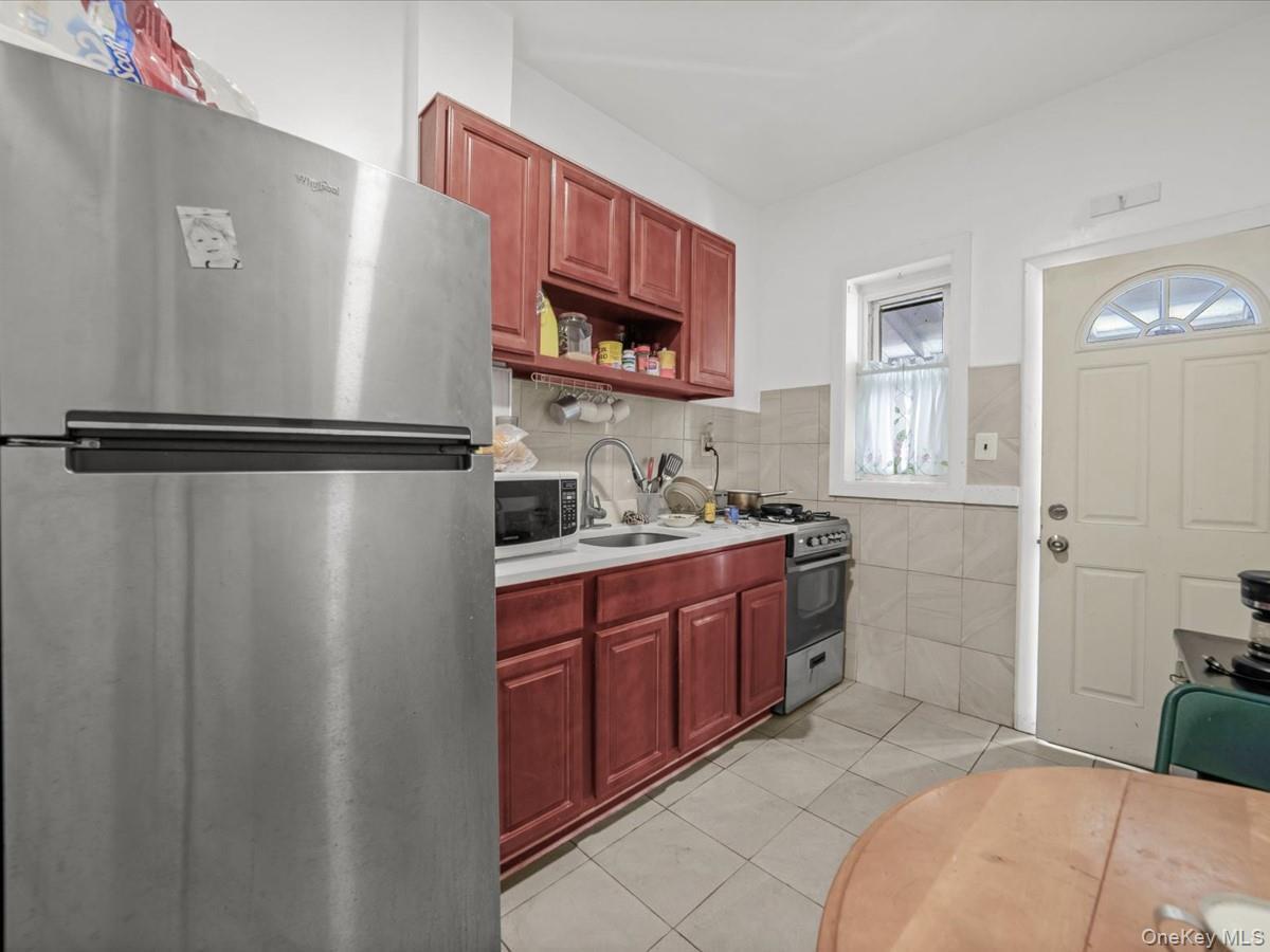 Single Family Lincoln Avenue Brooklyn, NY 11208, MLS-1020021-12
