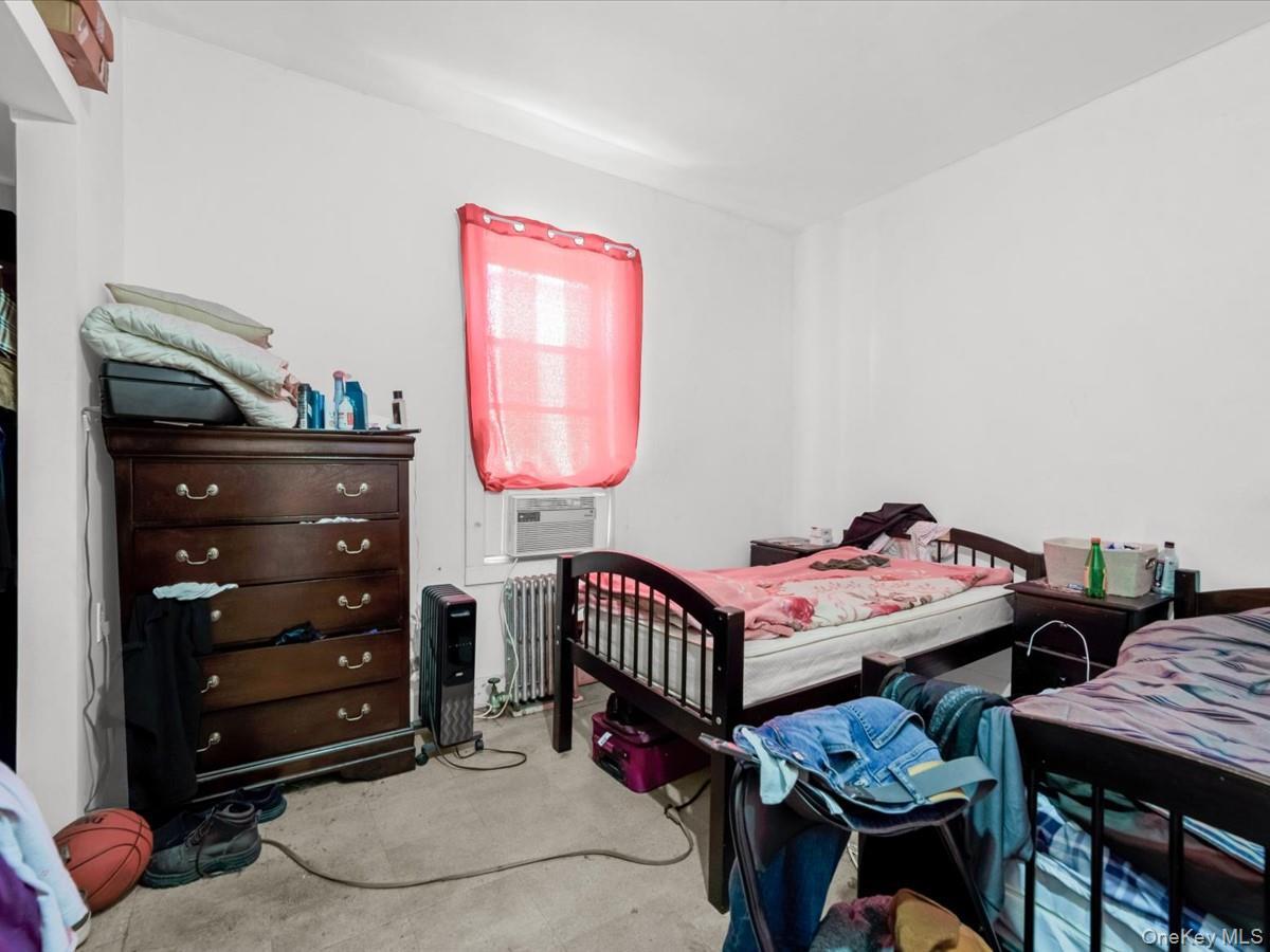 Single Family Lincoln Avenue Brooklyn, NY 11208, MLS-1020021-16