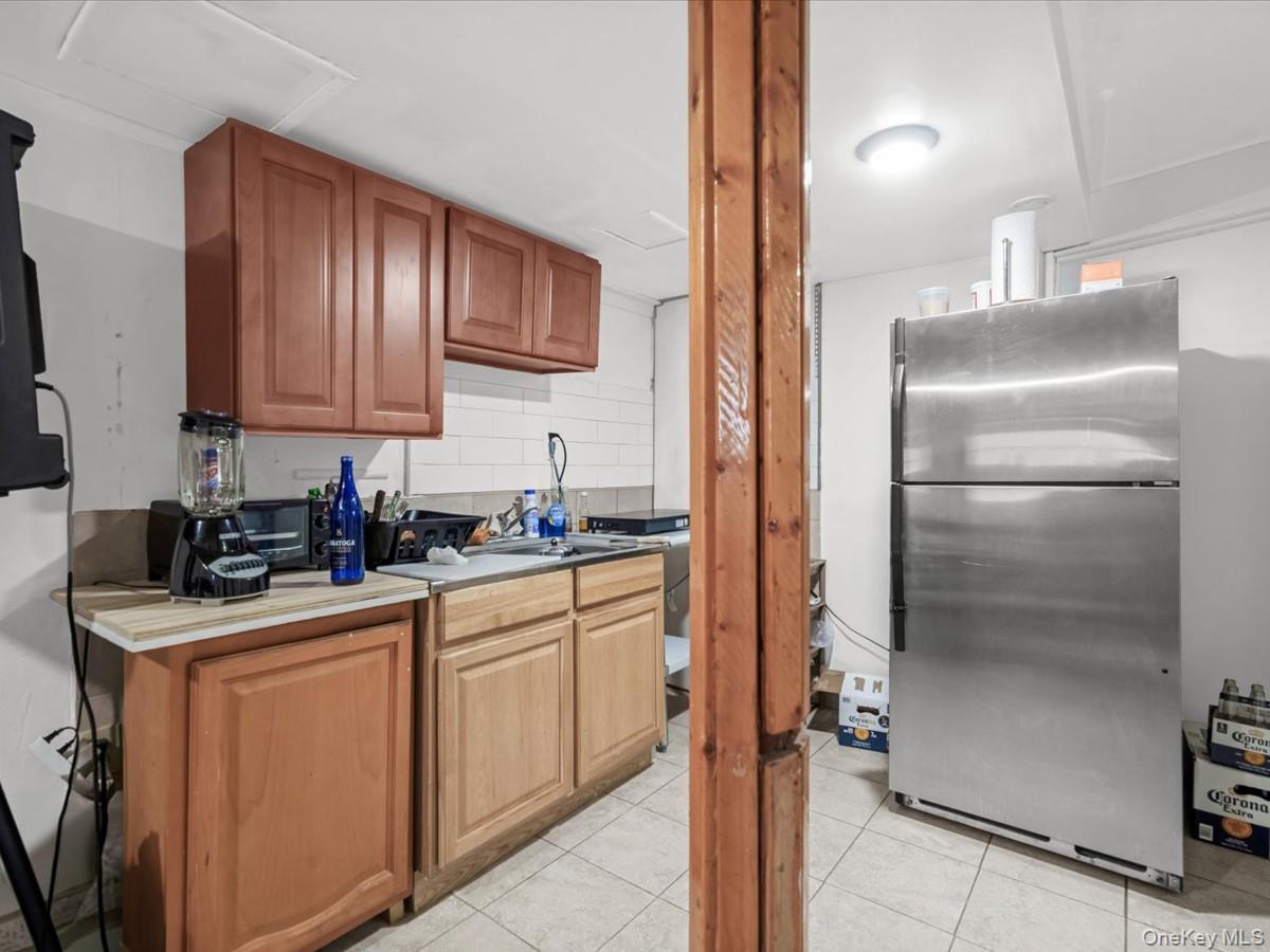 Single Family Lincoln Avenue Brooklyn, NY 11208, MLS-1020021-19