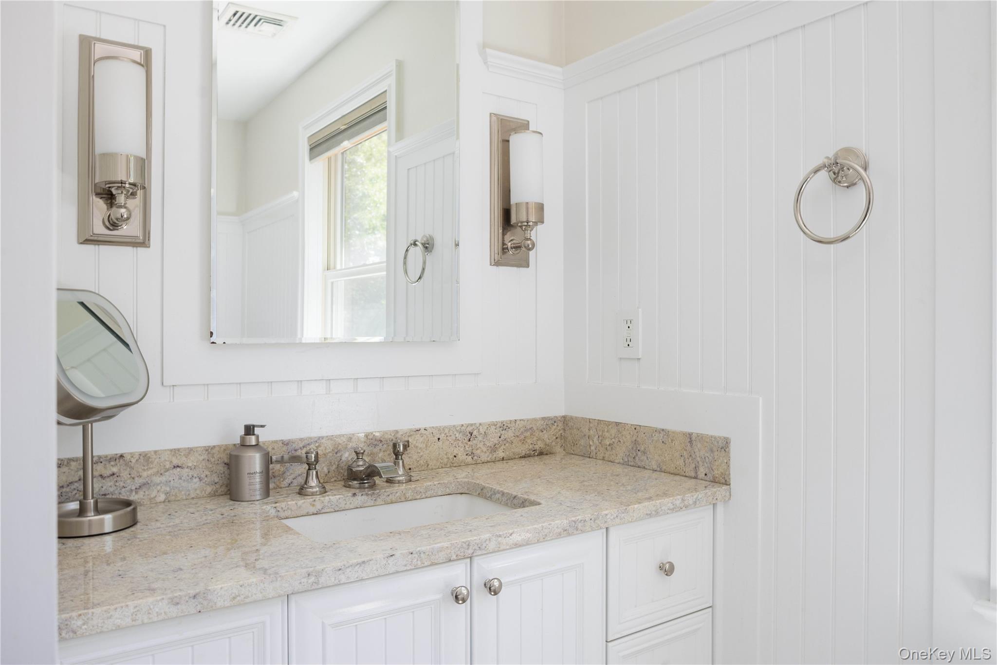 Single Family Hildreth Road  Suffolk County, NY 11946, MLS-1020064-17