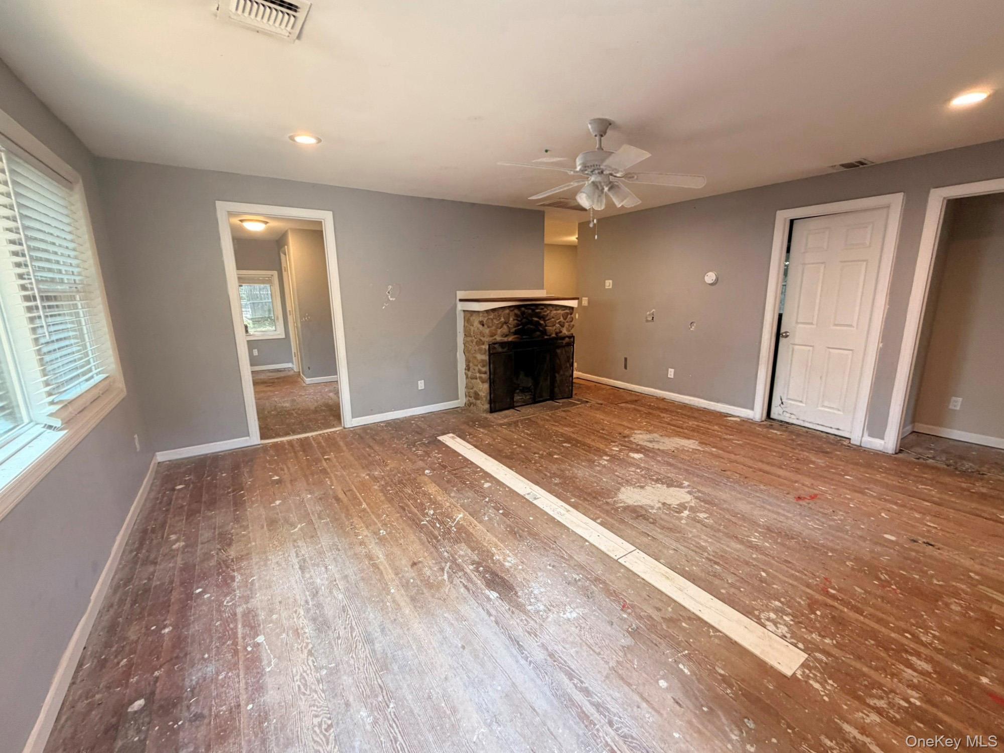 Single Family Lynbrook Drive  Suffolk County, NY 11789, MLS-1020086-3