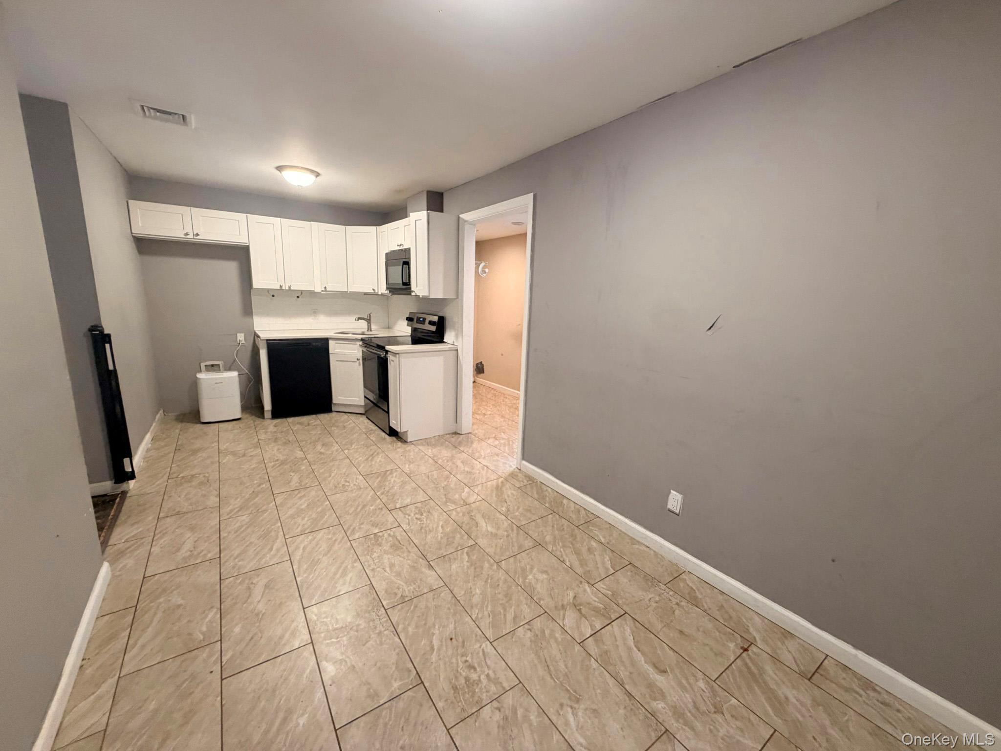 Single Family Lynbrook Drive  Suffolk County, NY 11789, MLS-1020086-6