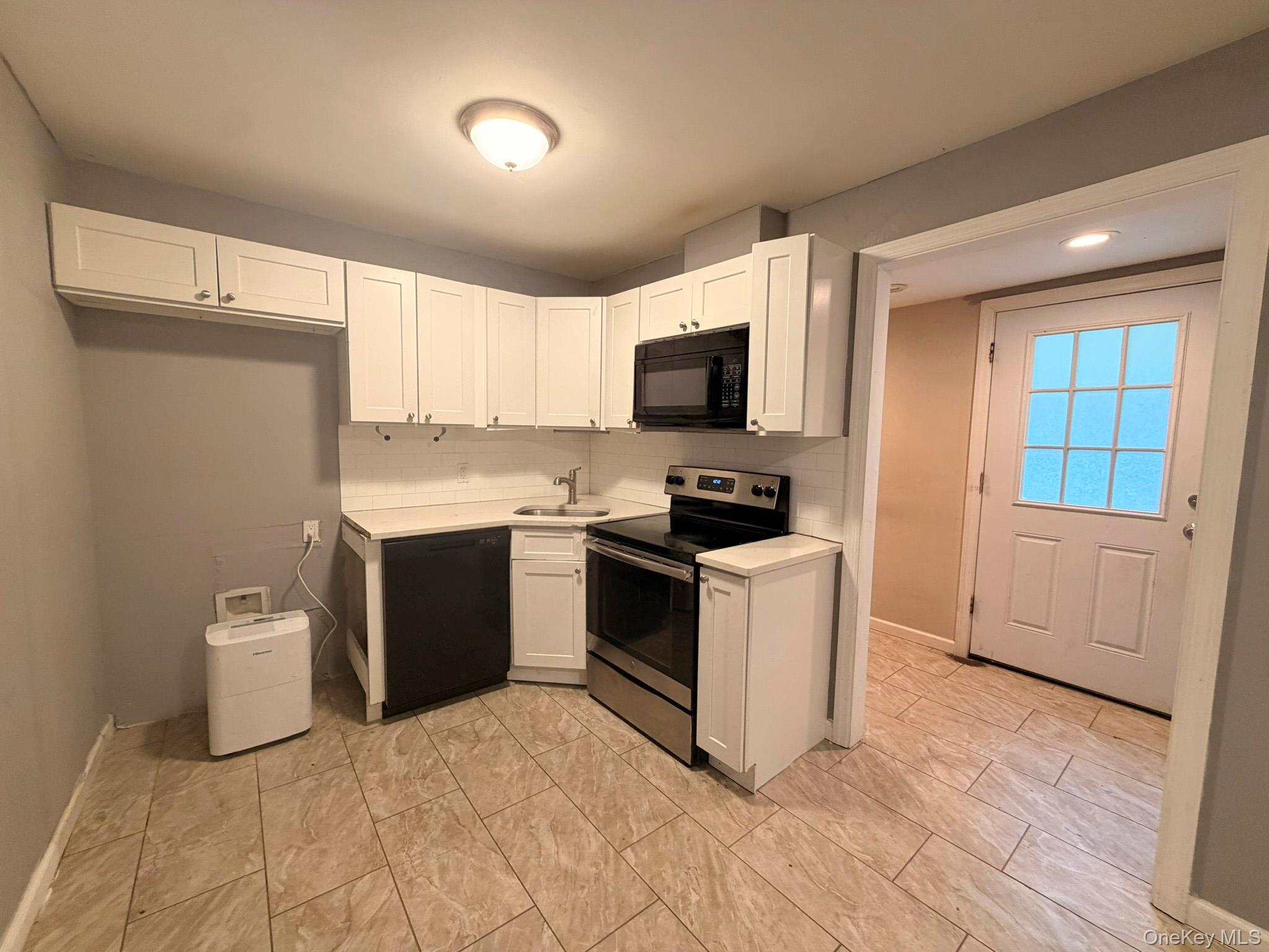 Single Family Lynbrook Drive  Suffolk County, NY 11789, MLS-1020086-7