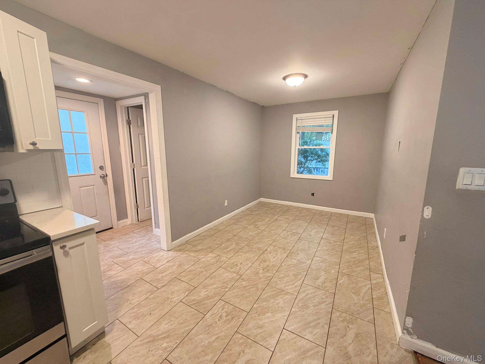 Single Family Lynbrook Drive  Suffolk County, NY 11789, MLS-1020086-8