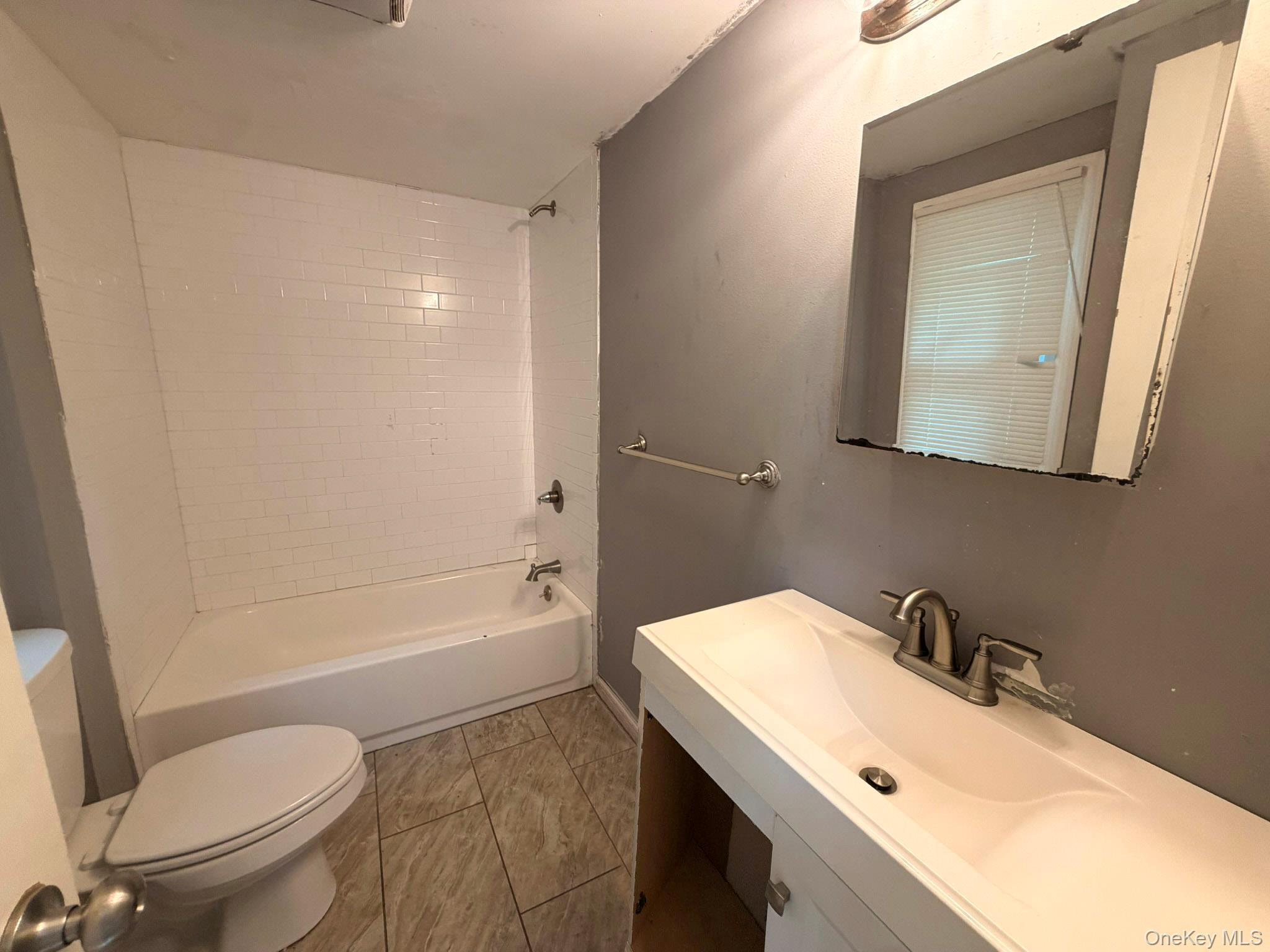 Single Family Lynbrook Drive  Suffolk County, NY 11789, MLS-1020086-9