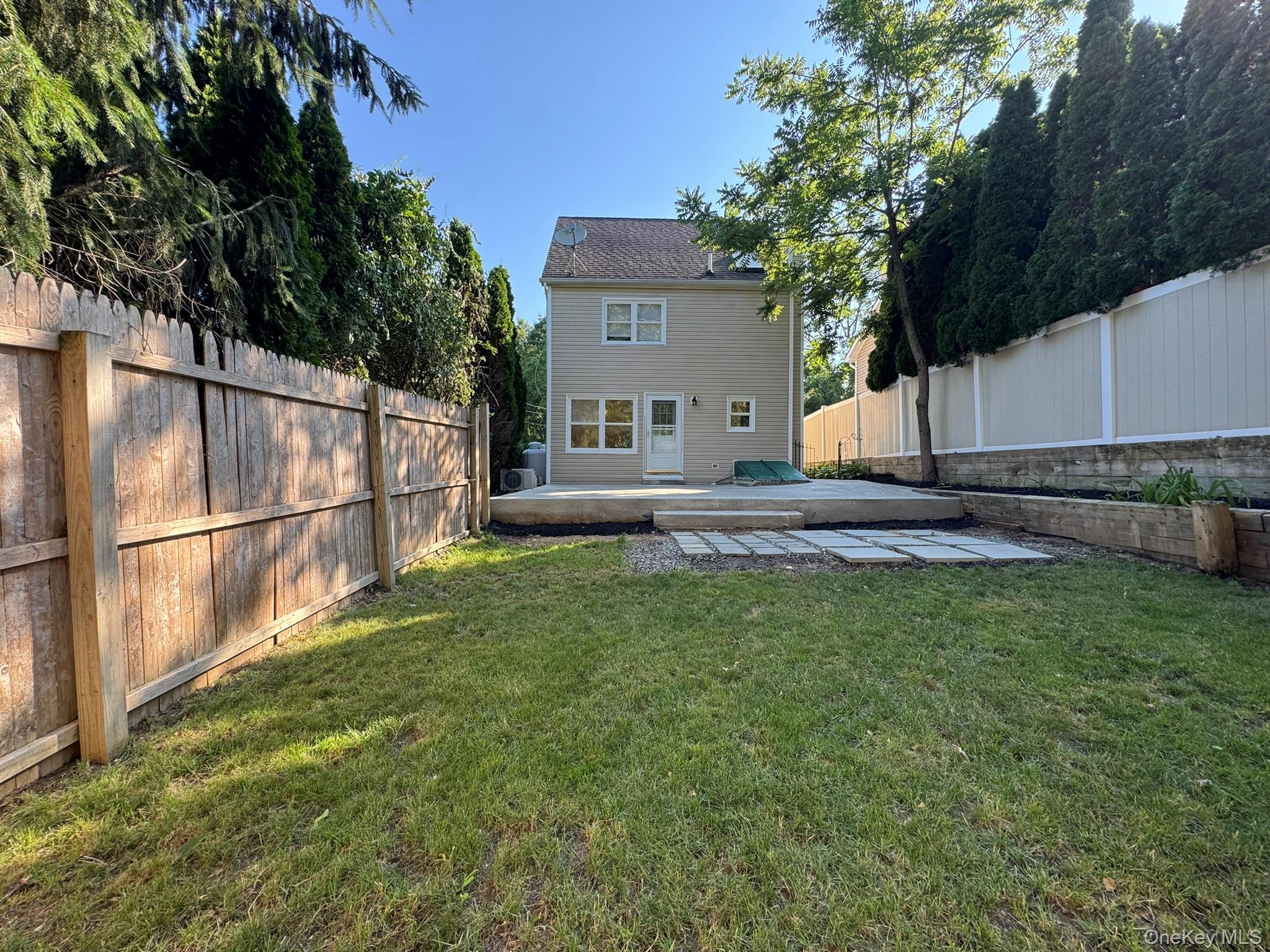 Single Family Magnolia Drive  Suffolk County, NY 11778, MLS-1020104-12