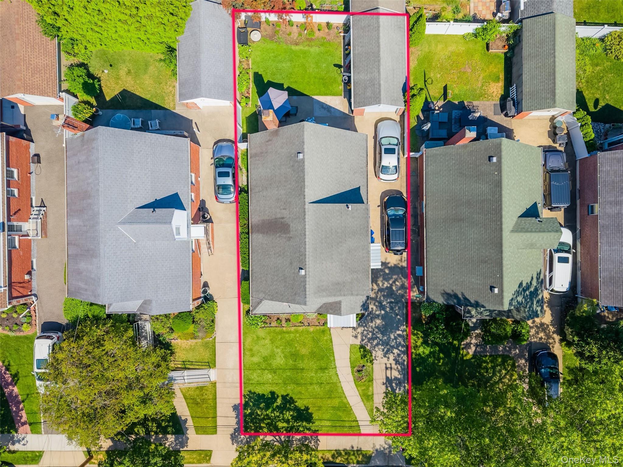Single Family Elton Road  Nassau County, NY 11530, MLS-1020154-21