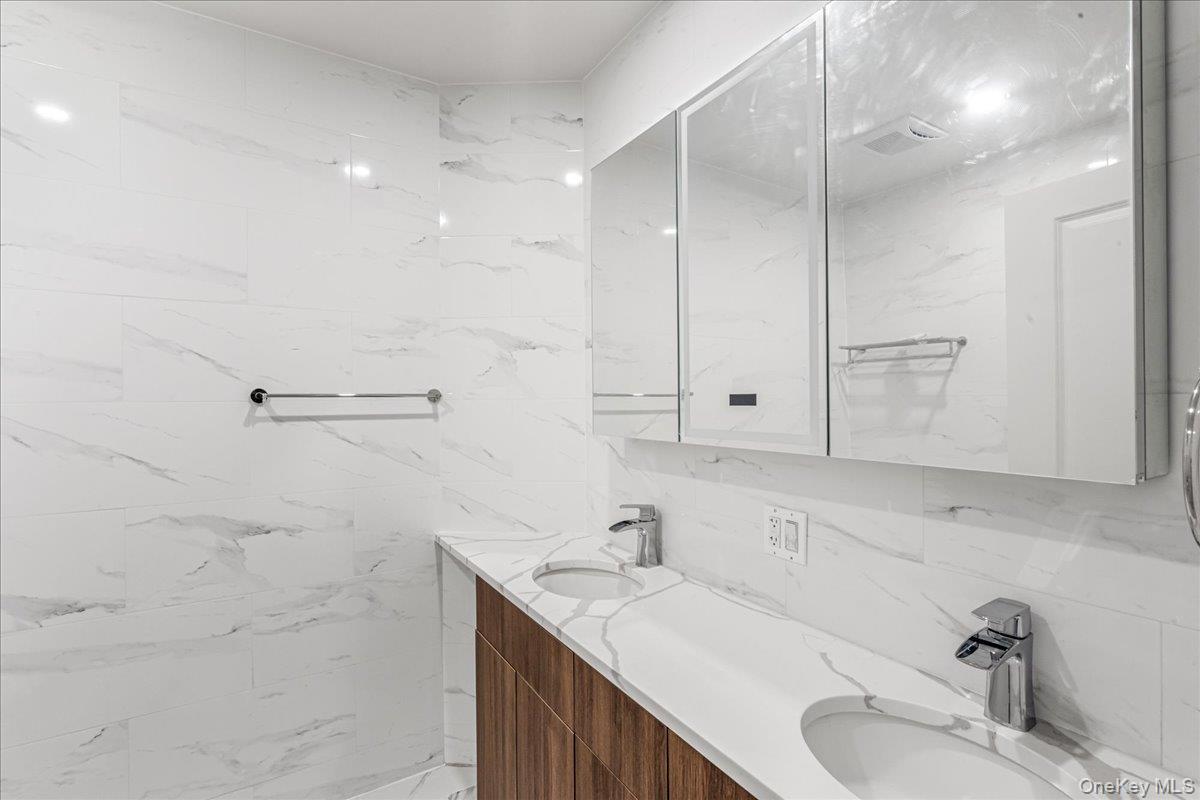 Single Family Hawtree Street Queens, NY 11417, MLS-1020223-13