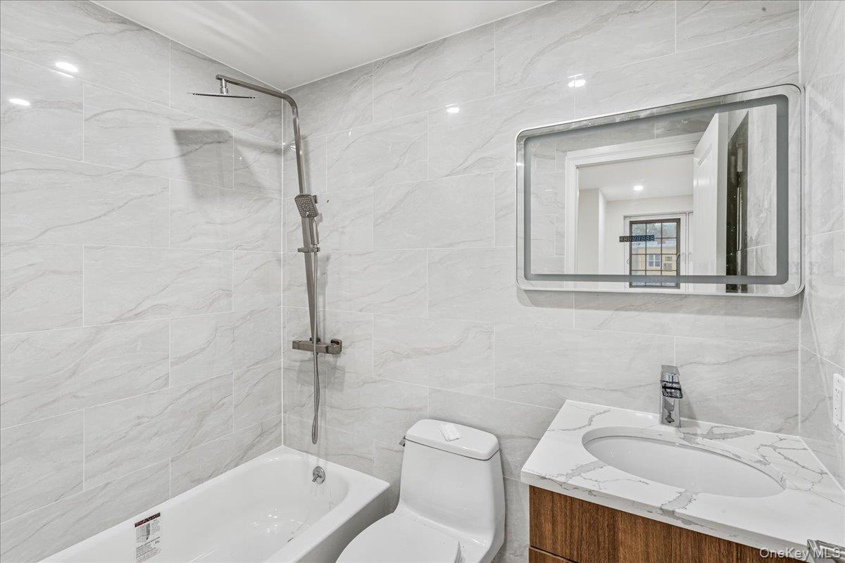 Single Family Hawtree Street Queens, NY 11417, MLS-1020223-17