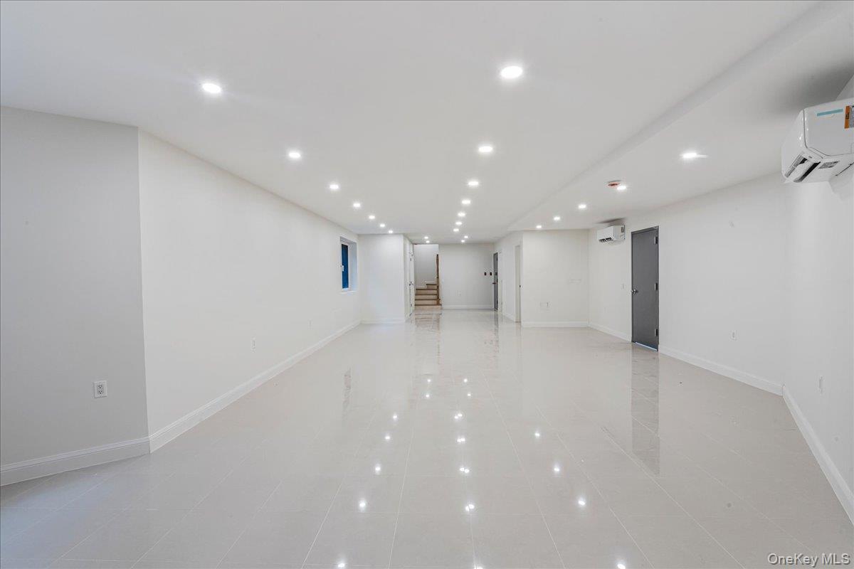 Single Family Hawtree Street Queens, NY 11417, MLS-1020223-18