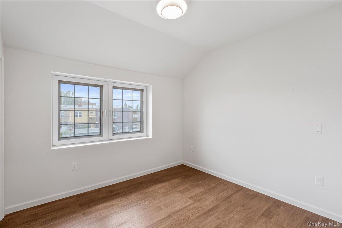 Single Family Hawtree Street Queens, NY 11417, MLS-1020223-24