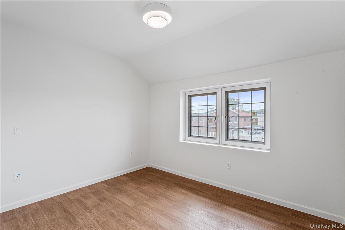 Single Family Hawtree Street Queens, NY 11417, MLS-1020223-26