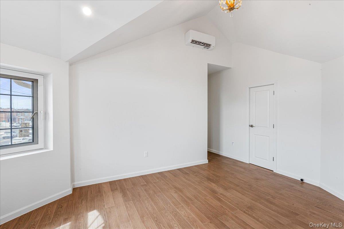 Single Family Hawtree Street Queens, NY 11417, MLS-1020223-29