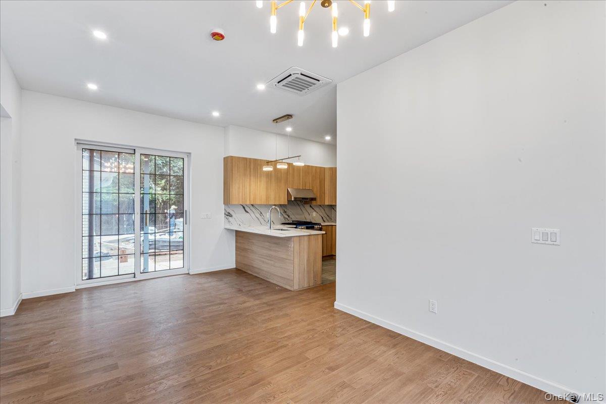 Single Family Hawtree Street Queens, NY 11417, MLS-1020223-3