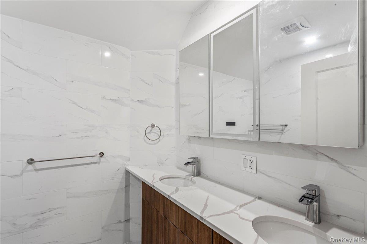 Single Family Hawtree Street Queens, NY 11417, MLS-1020223-30