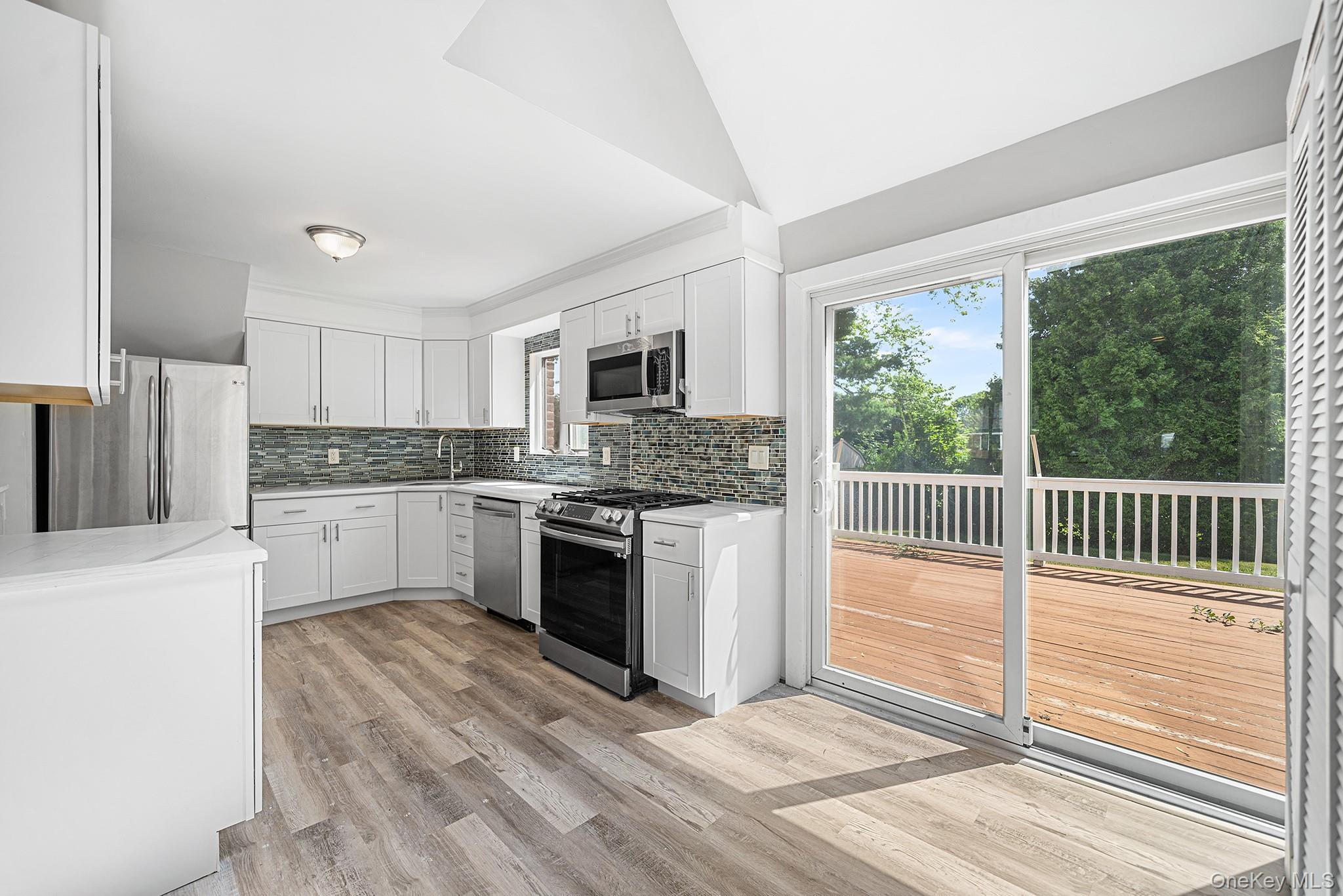 Single Family Sibley Place  Suffolk County, NY 11746, MLS-1020226-10