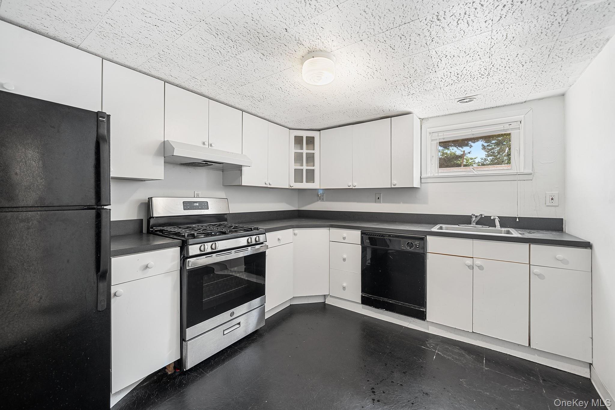 Single Family Sibley Place  Suffolk County, NY 11746, MLS-1020226-23