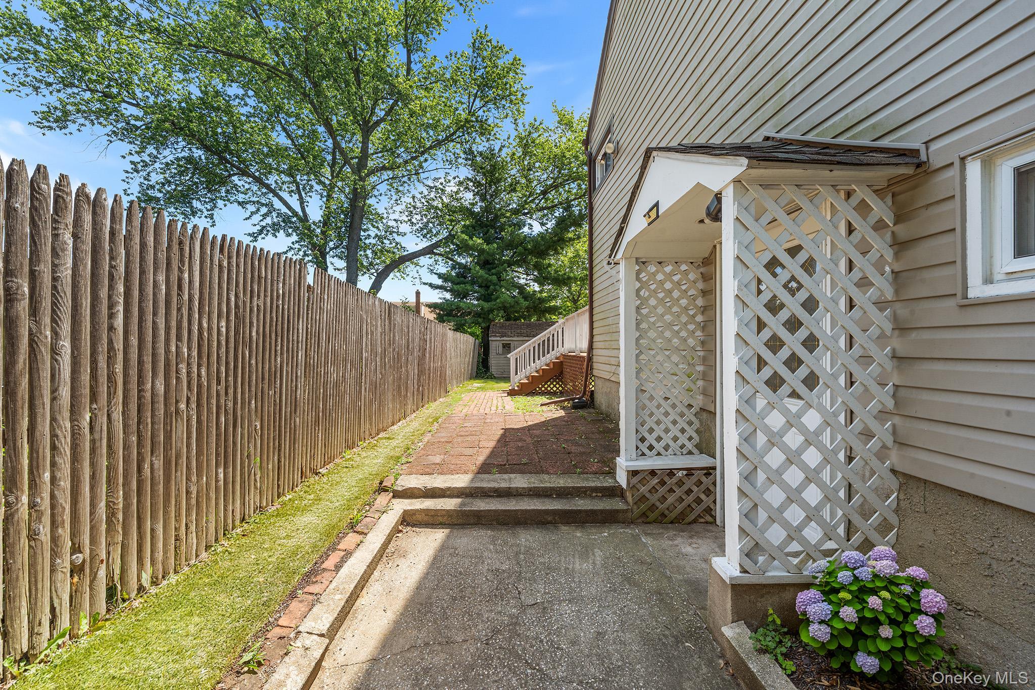 Single Family Sibley Place  Suffolk County, NY 11746, MLS-1020226-31