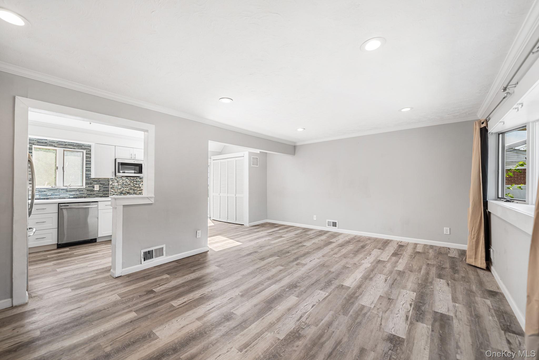 Single Family Sibley Place  Suffolk County, NY 11746, MLS-1020226-5