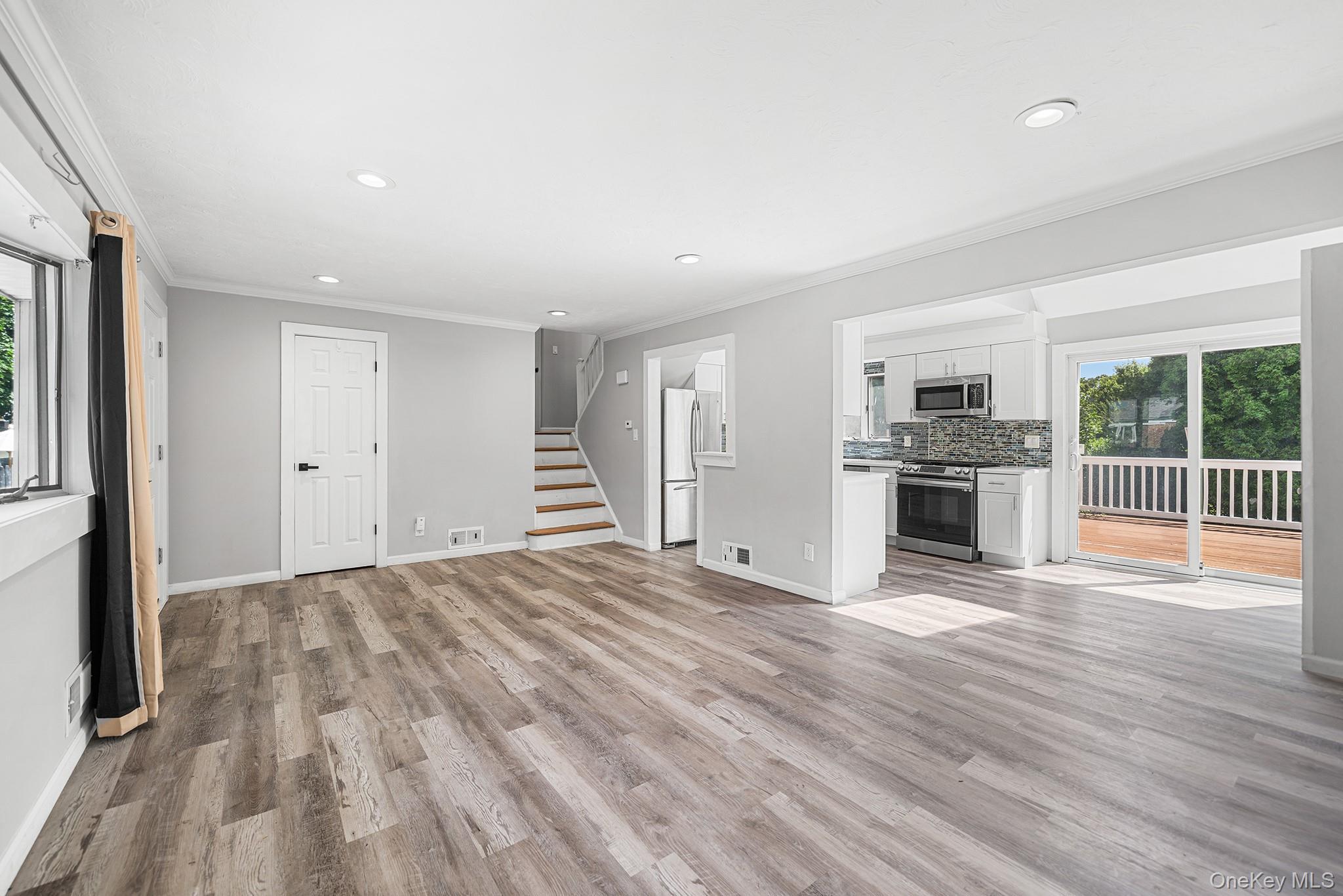 Single Family Sibley Place  Suffolk County, NY 11746, MLS-1020226-8