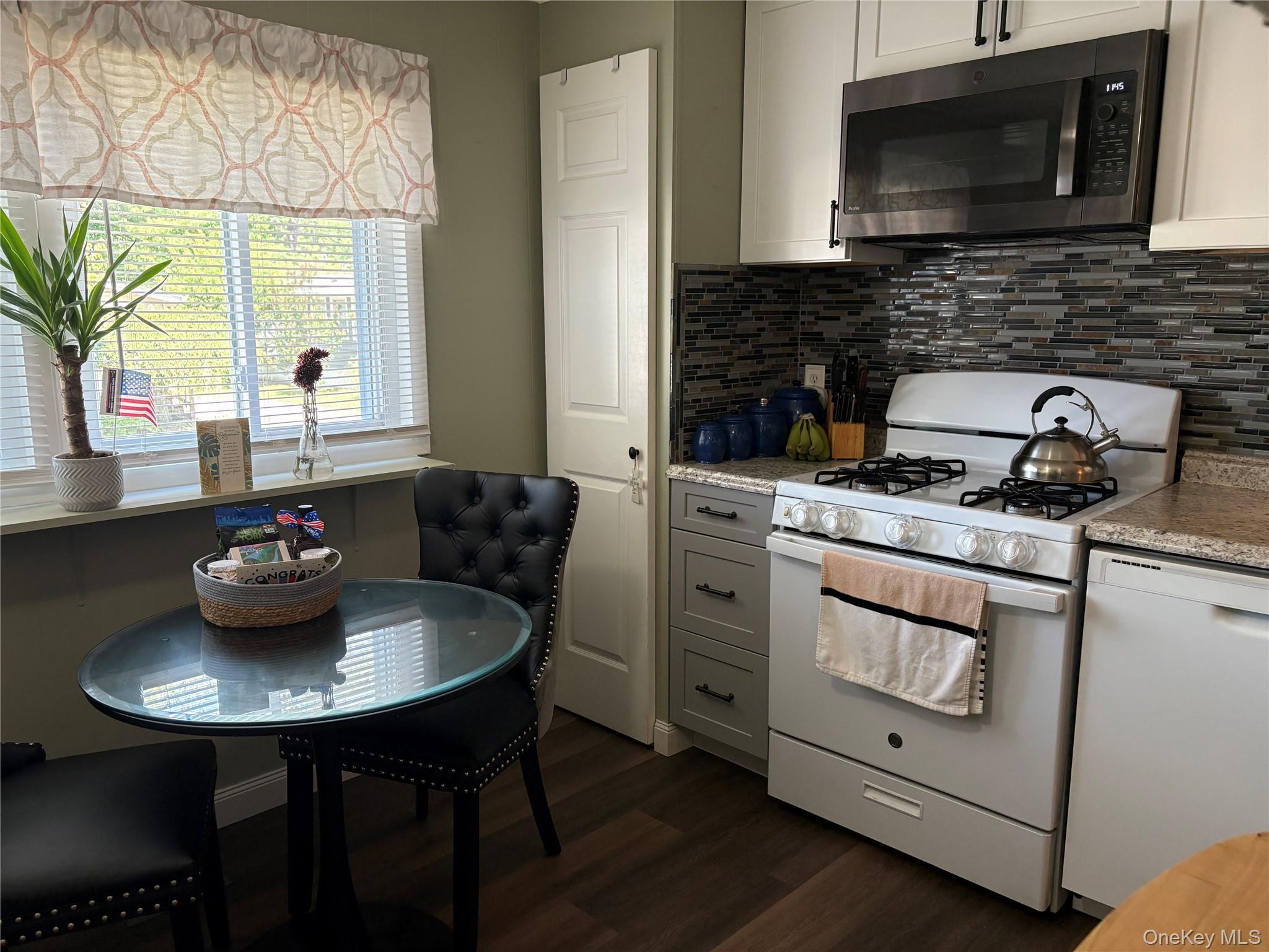 Single Family Riverleigh  Suffolk County, NY 11901, MLS-1020237-3