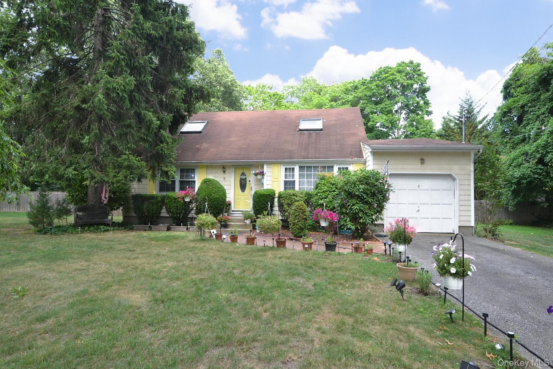 Single Family Radio Avenue  Suffolk County, NY 11764, MLS-1020283-2
