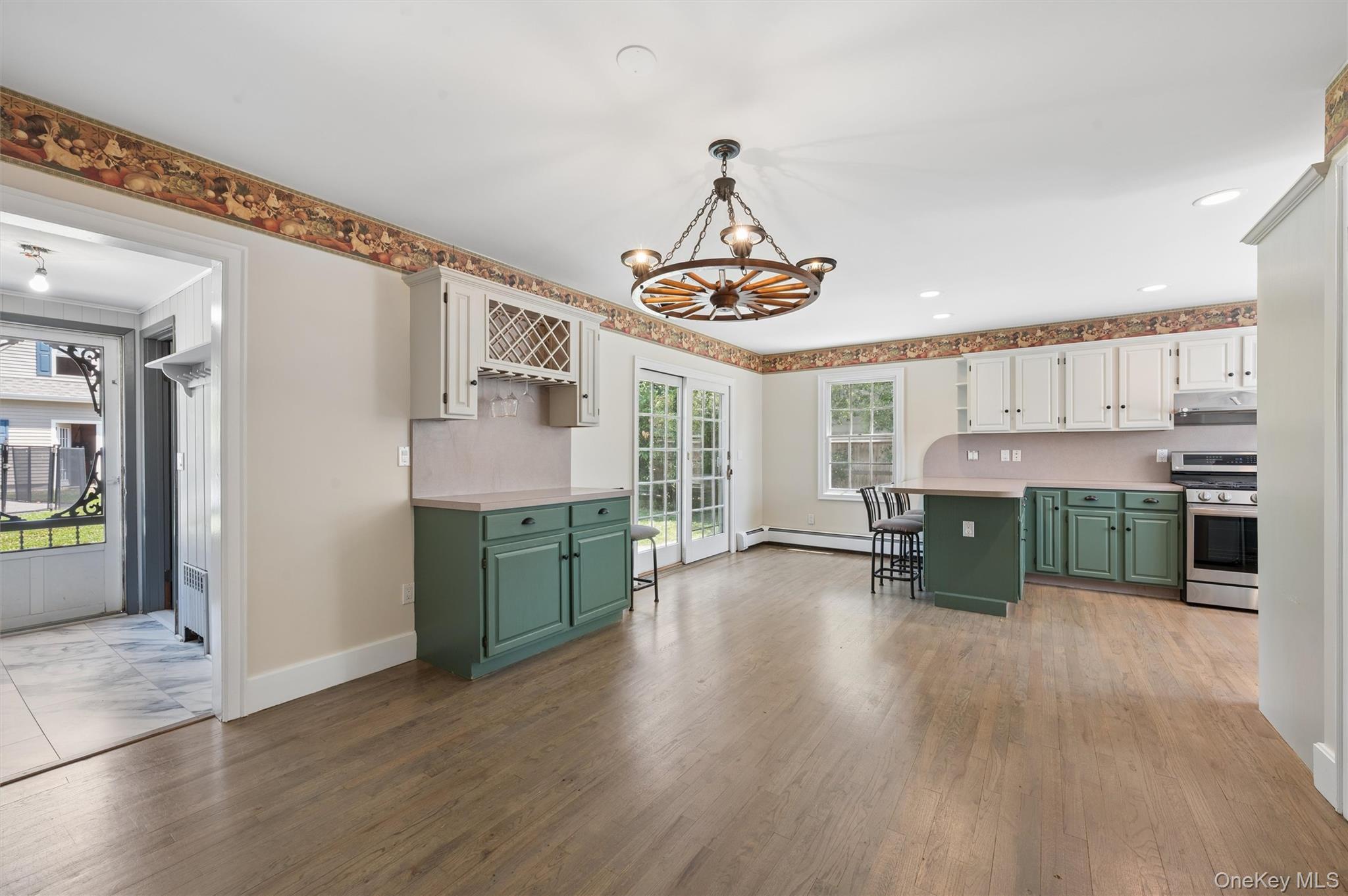 Single Family Hallock Street Suffolk County, NY 11901, MLS-1020411-10