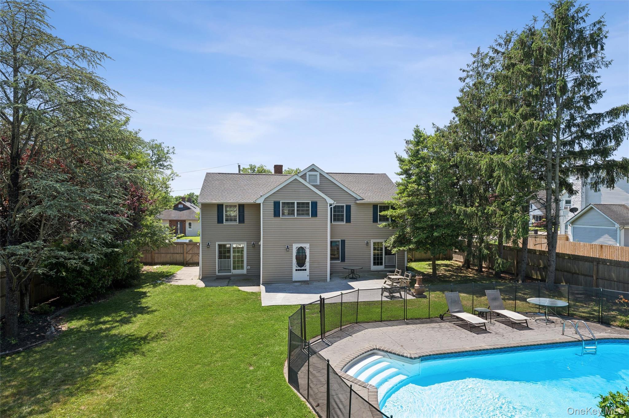 Single Family Hallock Street Suffolk County, NY 11901, MLS-1020411-21