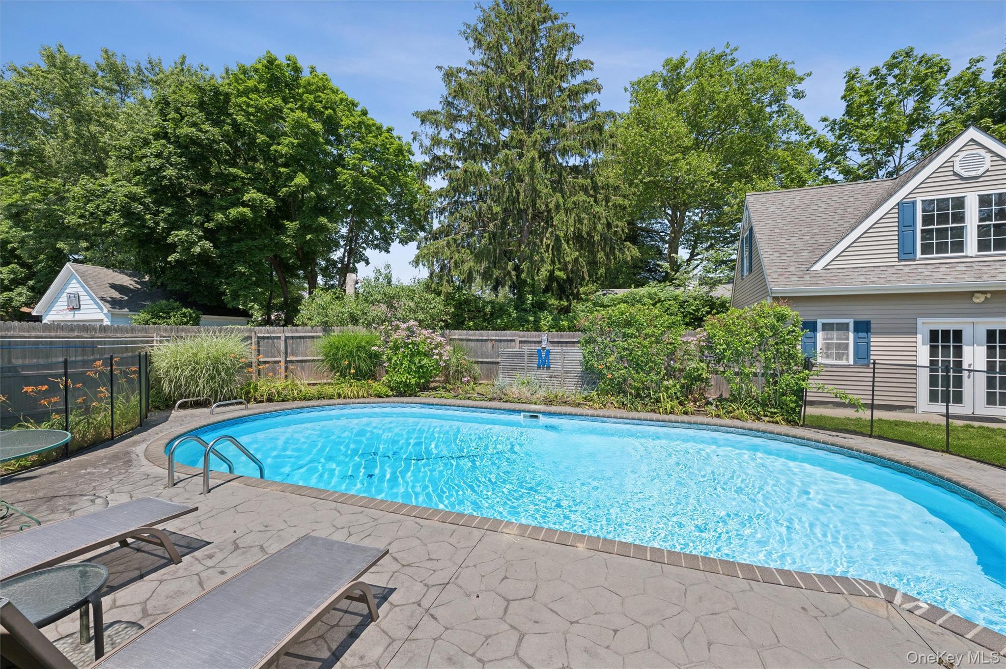 Single Family Hallock Street Suffolk County, NY 11901, MLS-1020411-23