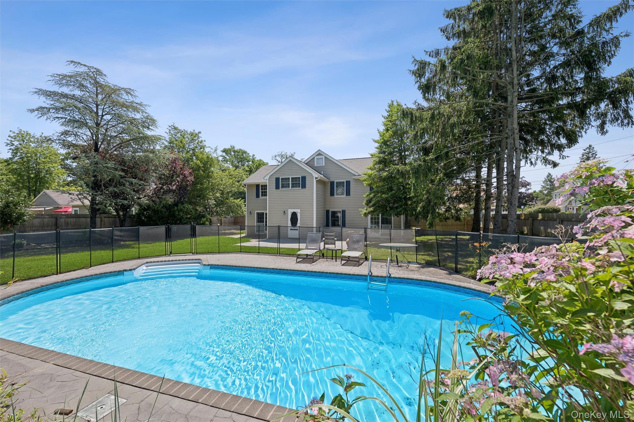Single Family Hallock Street Suffolk County, NY 11901, MLS-1020411-24