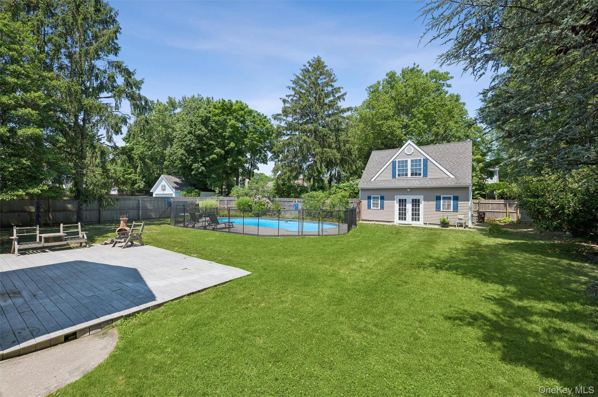 Single Family Hallock Street Suffolk County, NY 11901, MLS-1020411-25