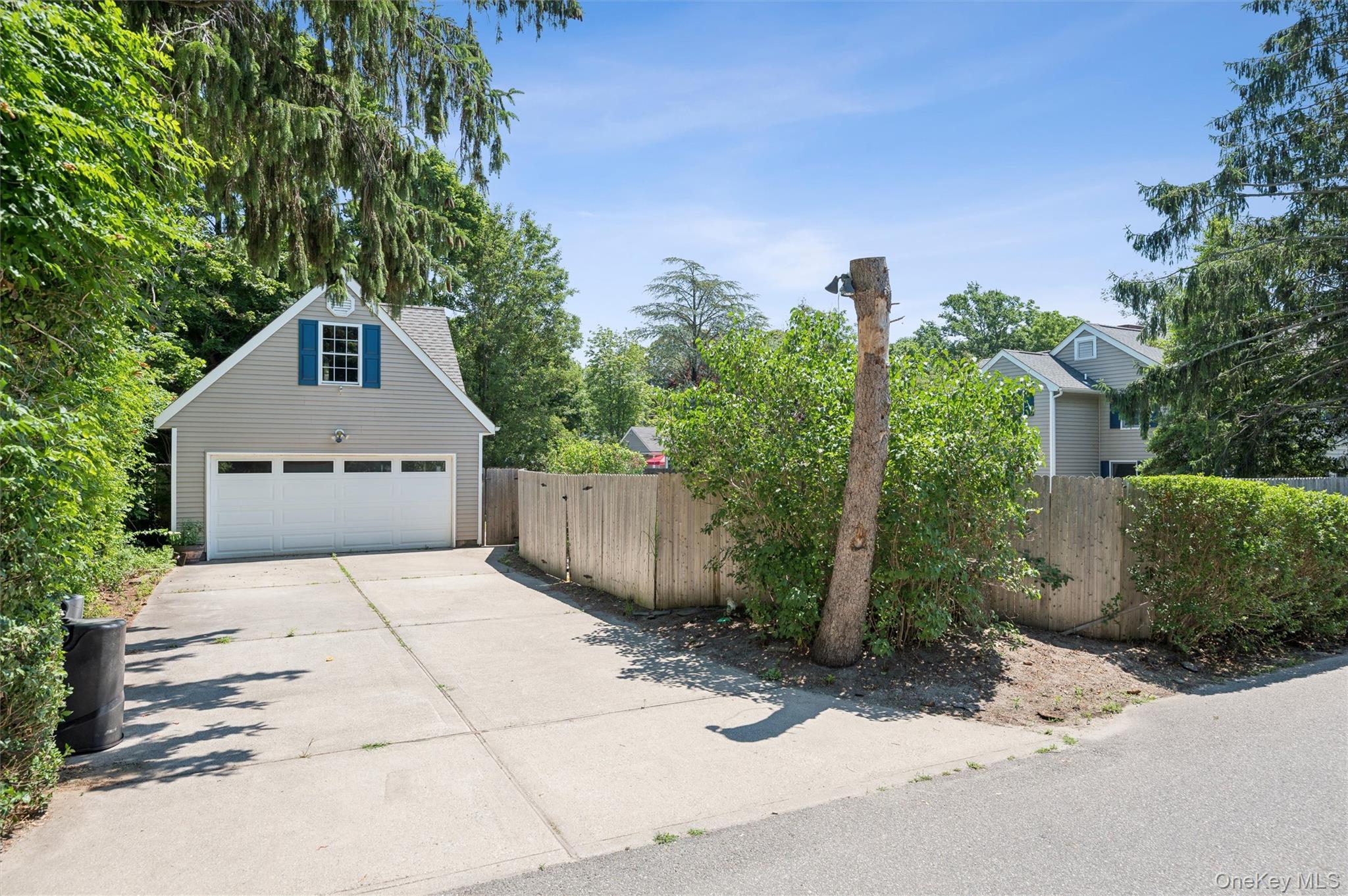 Single Family Hallock Street Suffolk County, NY 11901, MLS-1020411-26