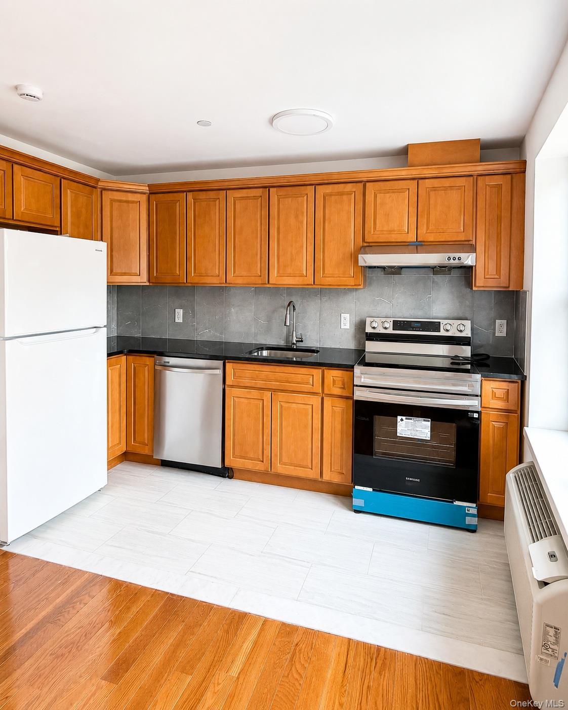 Apartment Homelawn Street  Queens, NY 11432, MLS-1020440-3