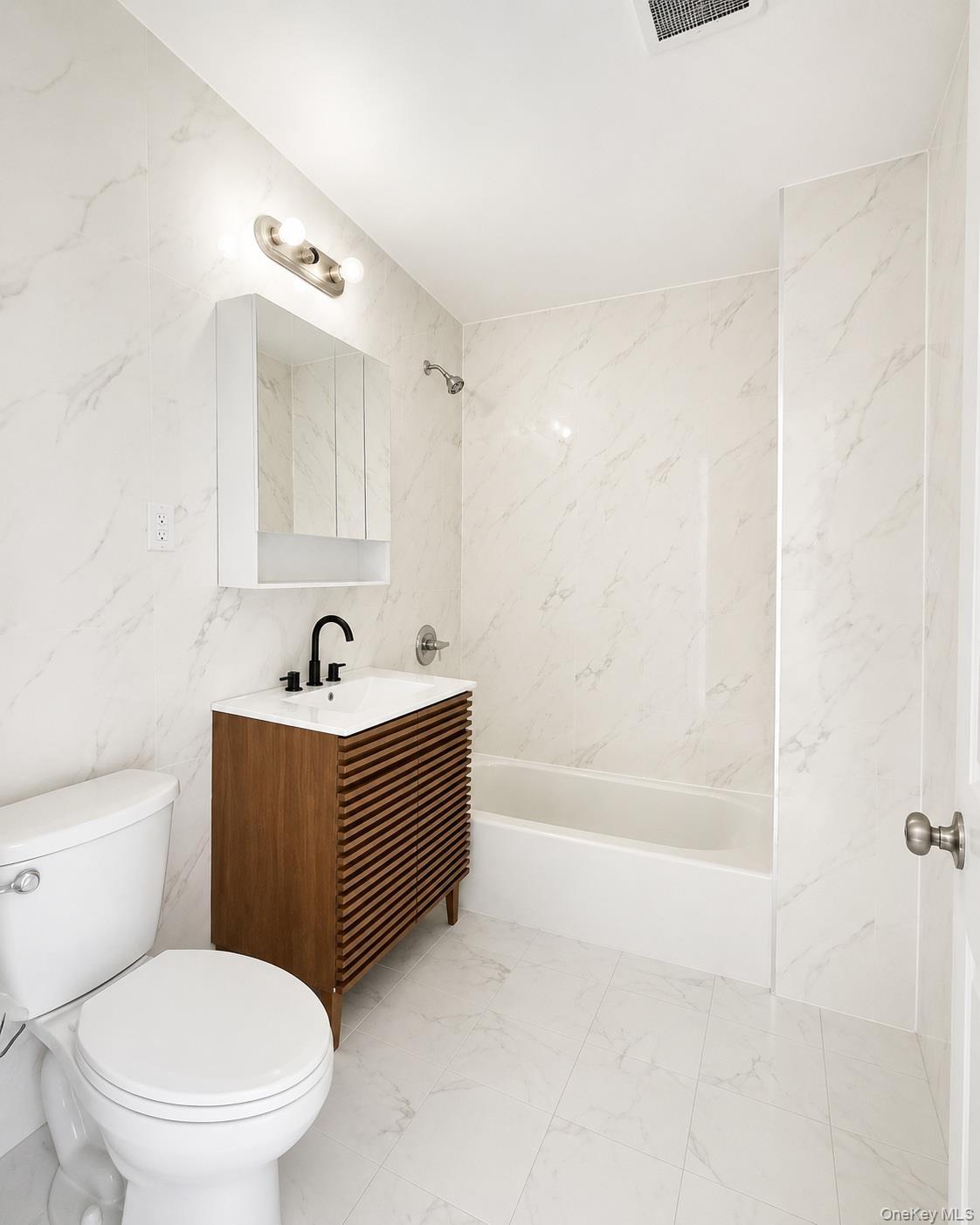 Apartment Homelawn Street  Queens, NY 11432, MLS-1020440-4