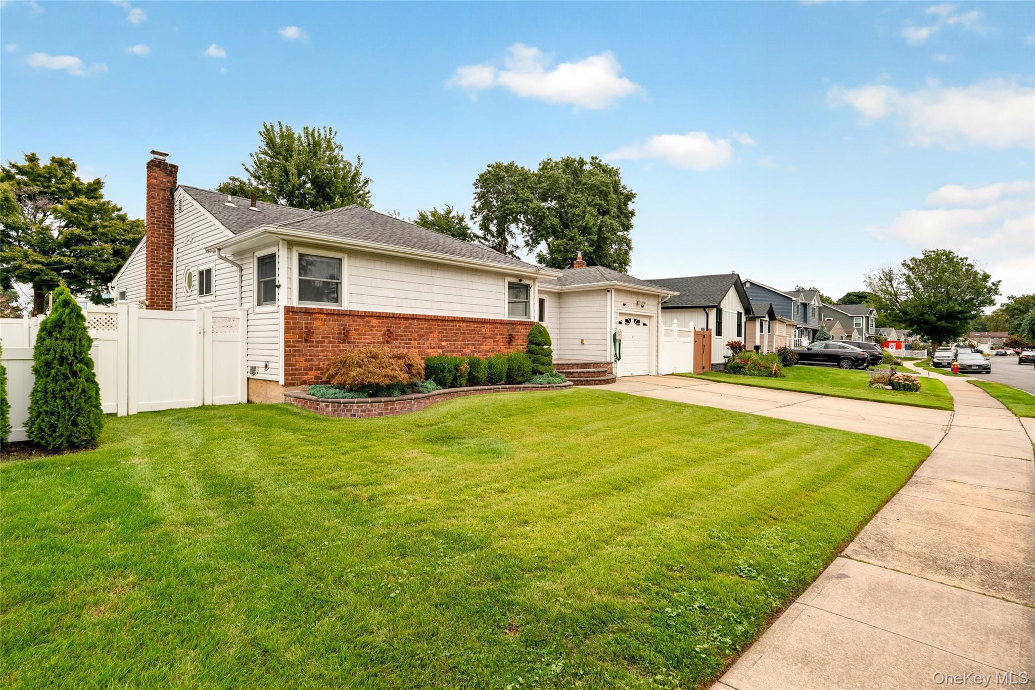 Single Family Briarwood Road Nassau County, NY 11758, MLS-1020446-2