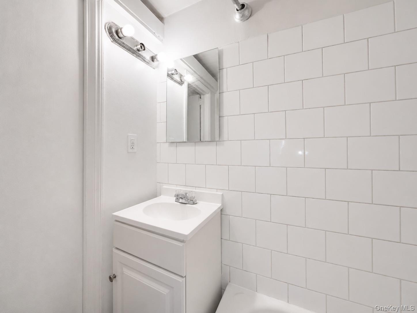 Single Family Summit Avenue Bronx, NY 10452, MLS-1020462-21