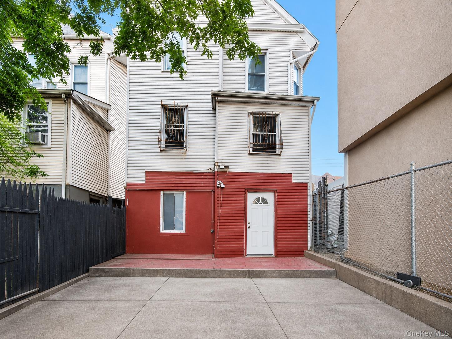 Single Family Summit Avenue  Bronx, NY 10452, MLS-1020462-25