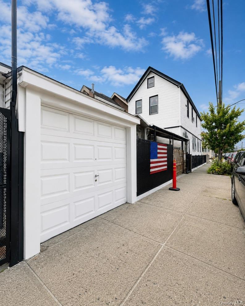 Single Family 95th Avenue  Queens, NY 11419, MLS-1020473-2